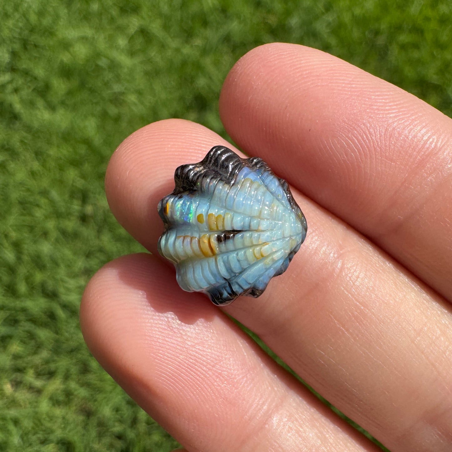 7.36 Ct fan shell boulder opal