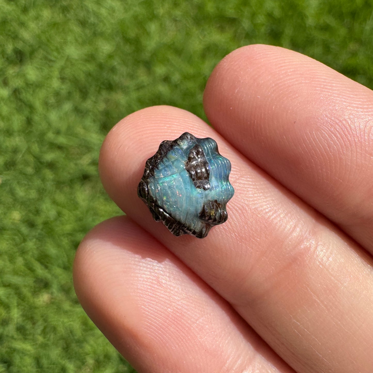 2.50 Ct small fan shell boulder opal