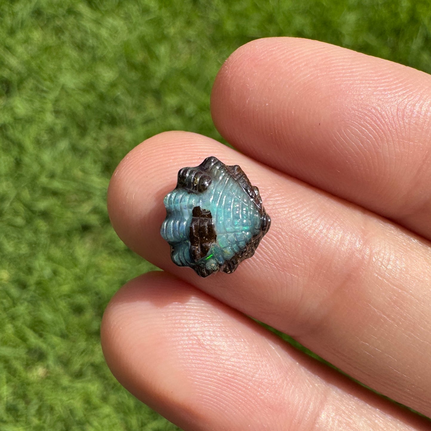 2.50 Ct small fan shell boulder opal