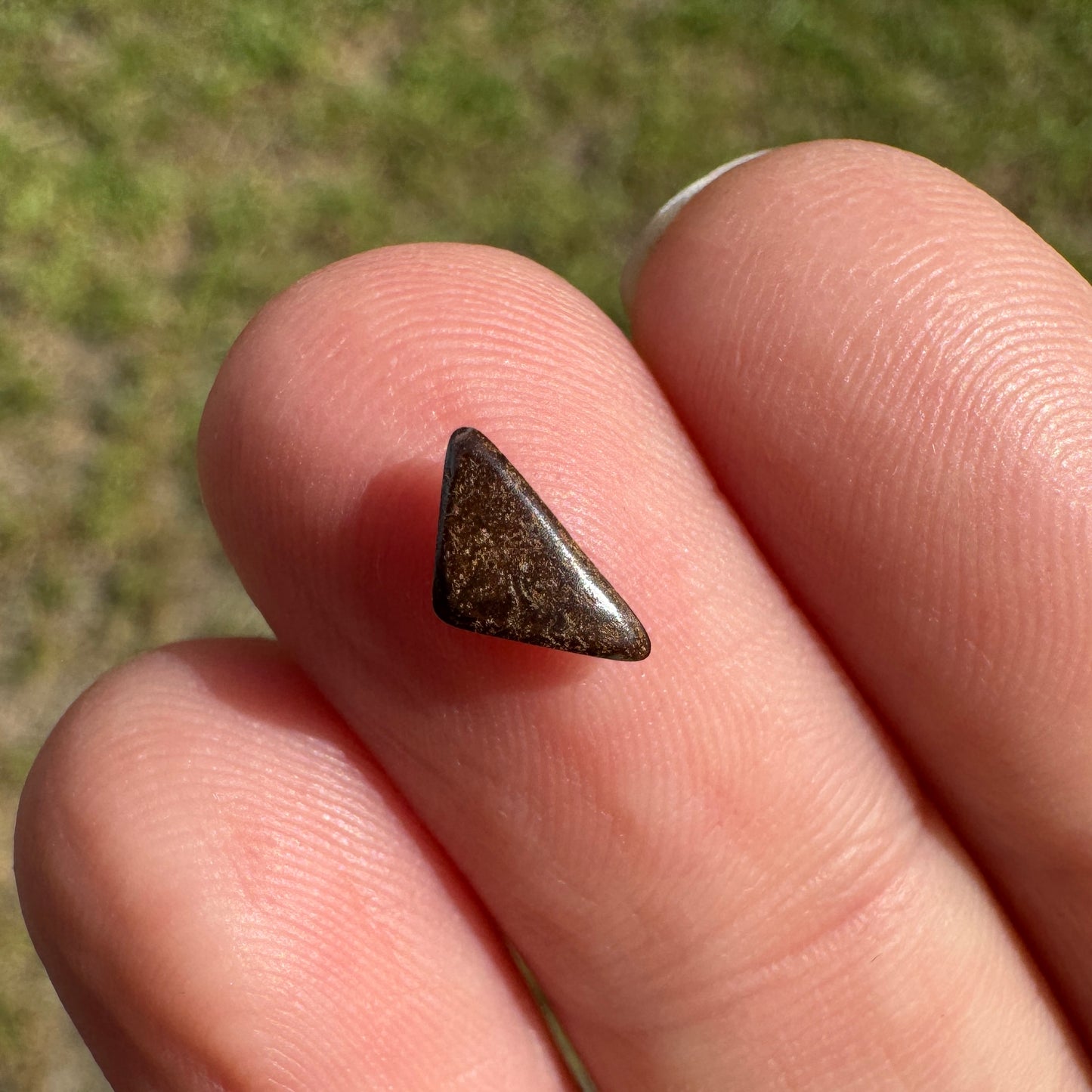 0.38 Ct extra small boulder opal