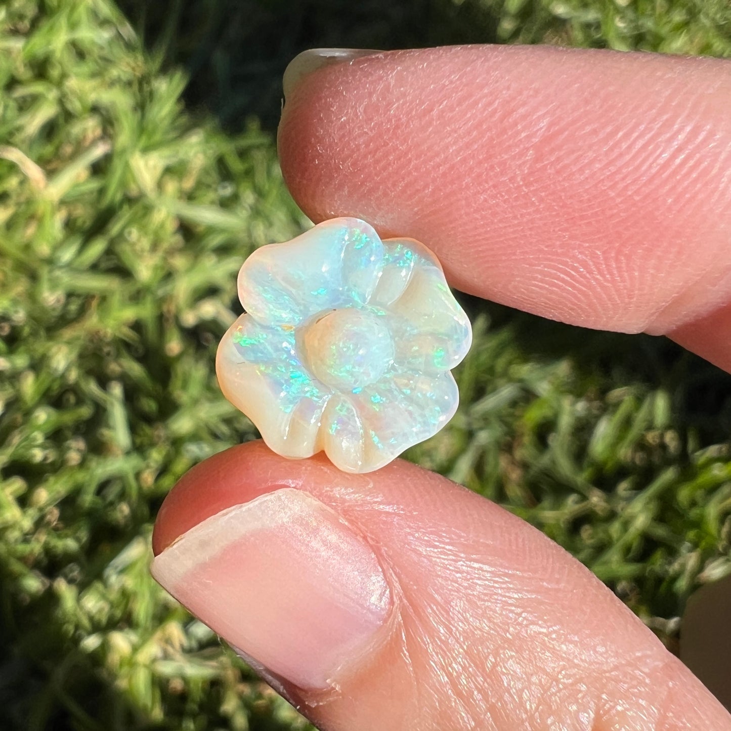 4.47 Ct carved flower opal