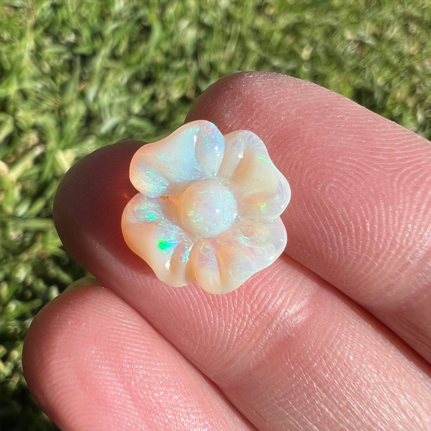 4.47 Ct carved flower opal