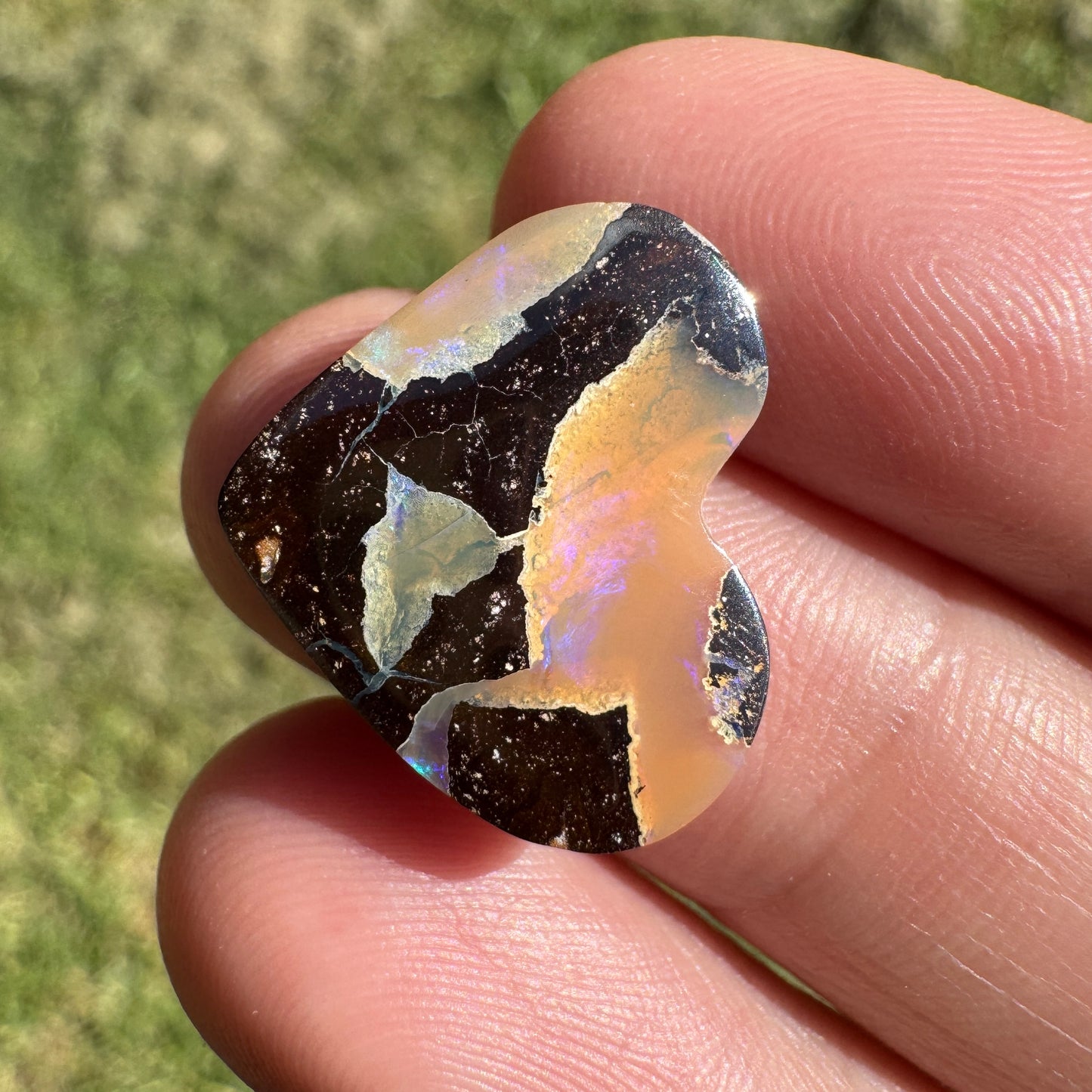 7.73 Ct heart boulder opal