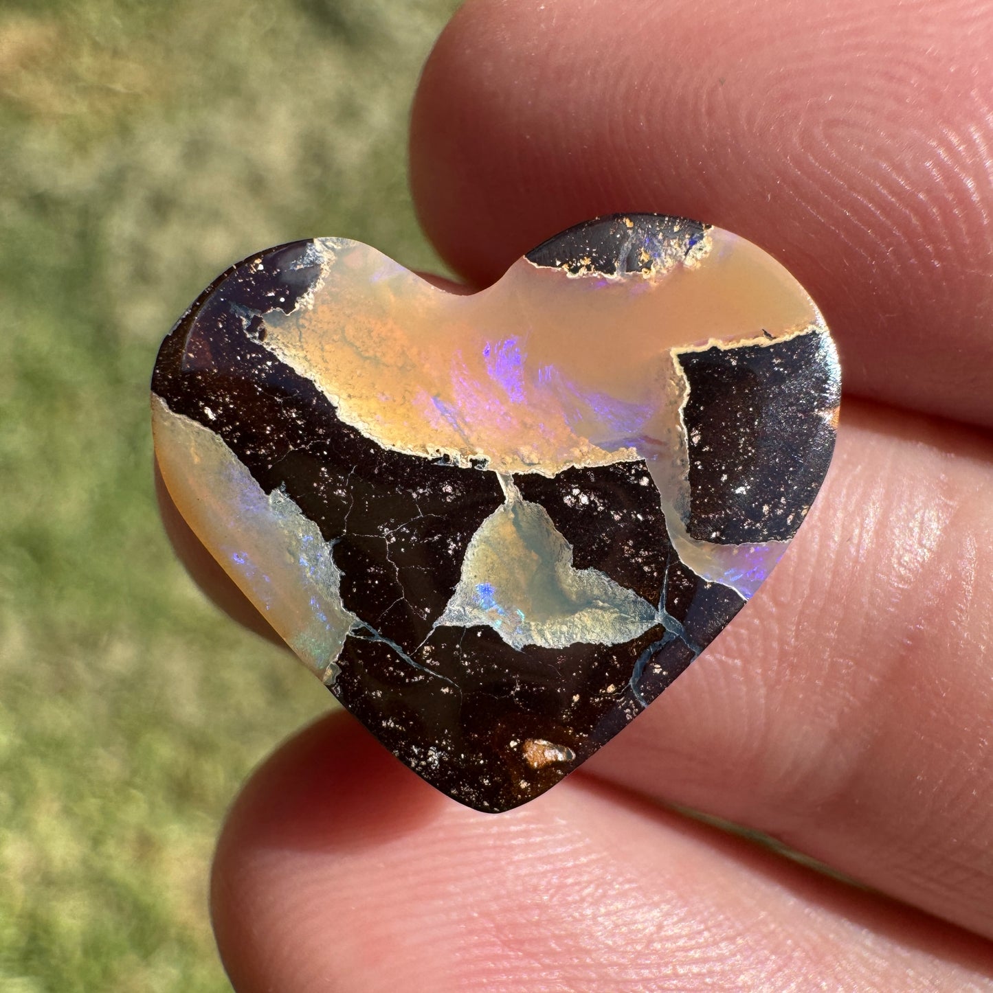 7.73 Ct heart boulder opal