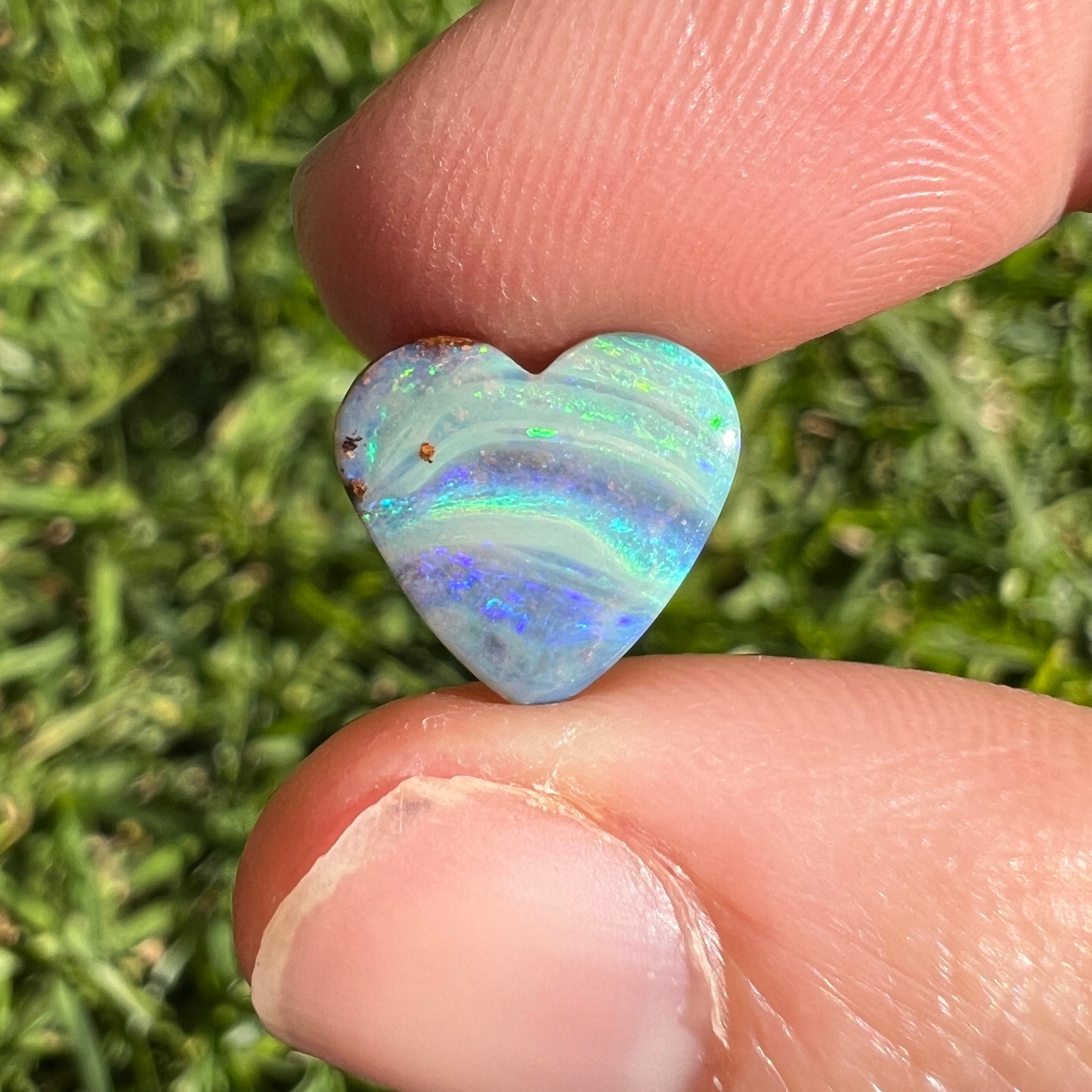 2.63 Ct wavy heart boulder opal