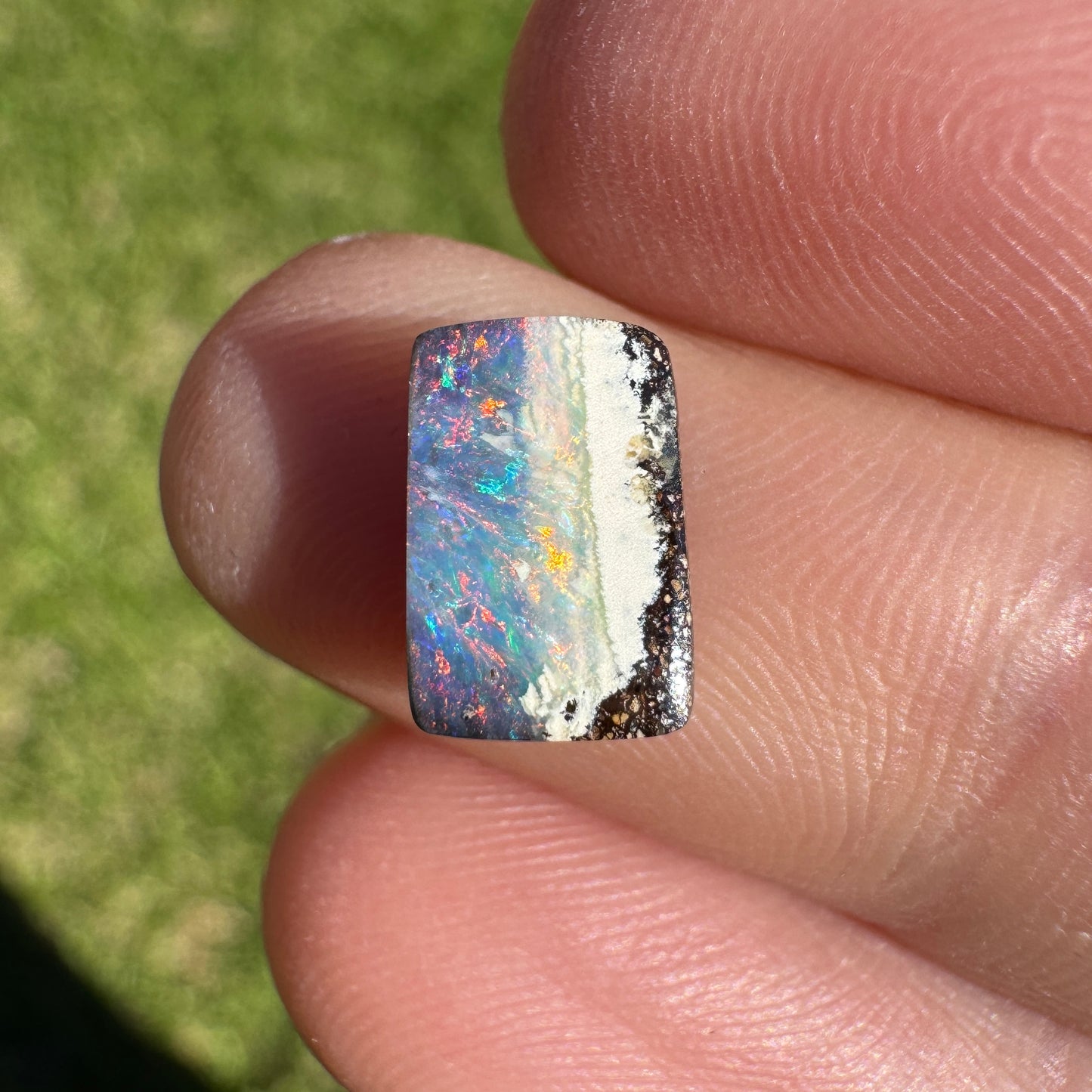 1.87 Ct 'rainbow horizon' small boulder opal