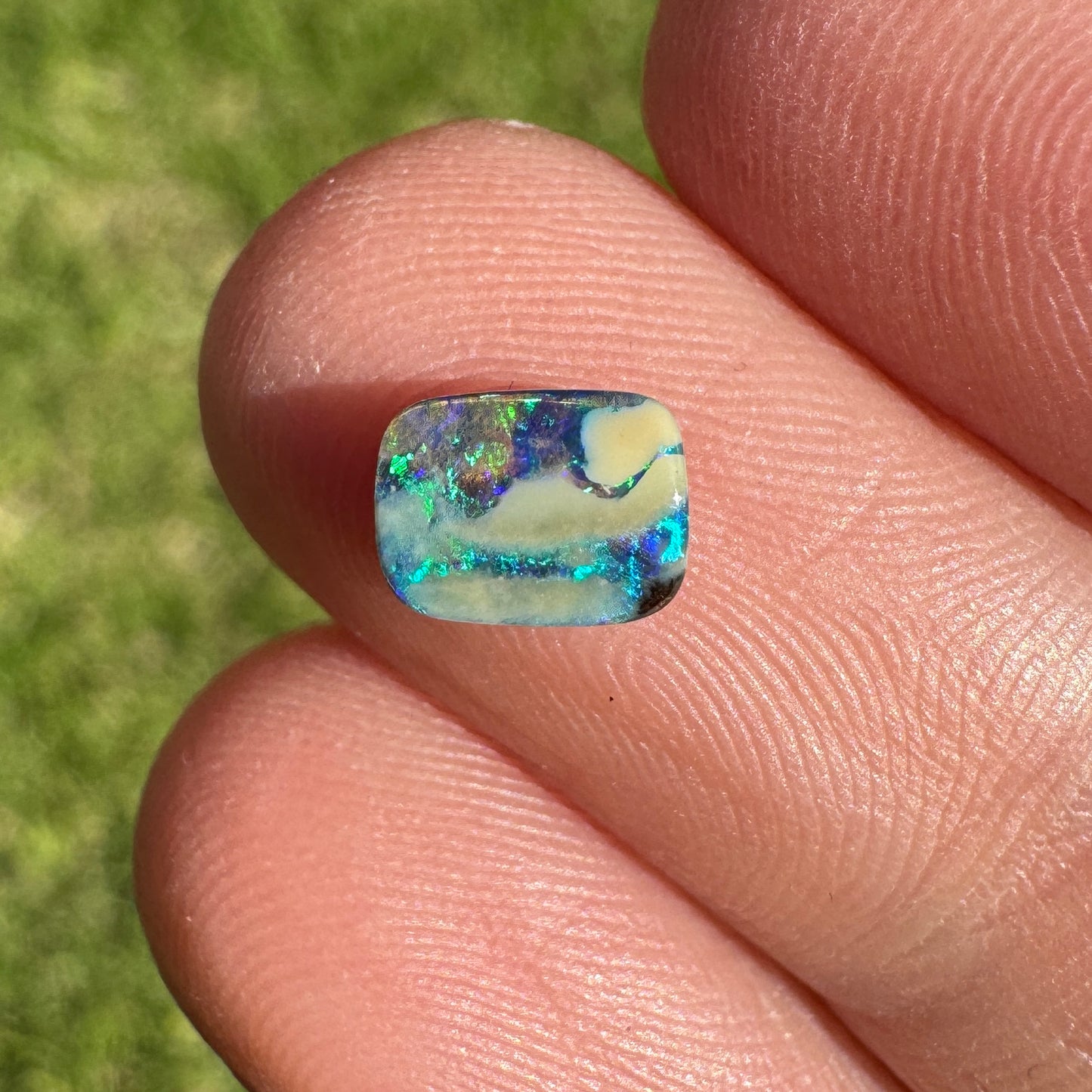 0.93 Ct extra small boulder opal