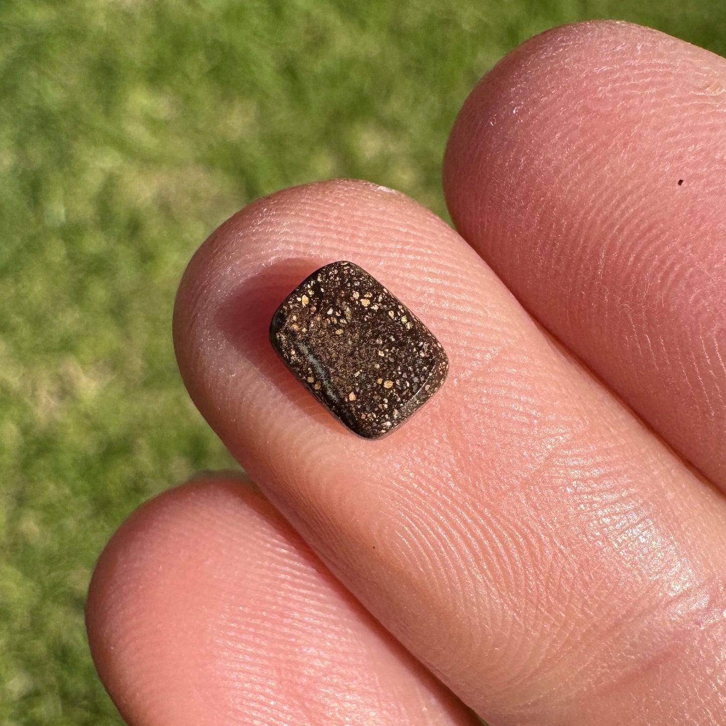 0.93 Ct extra small boulder opal