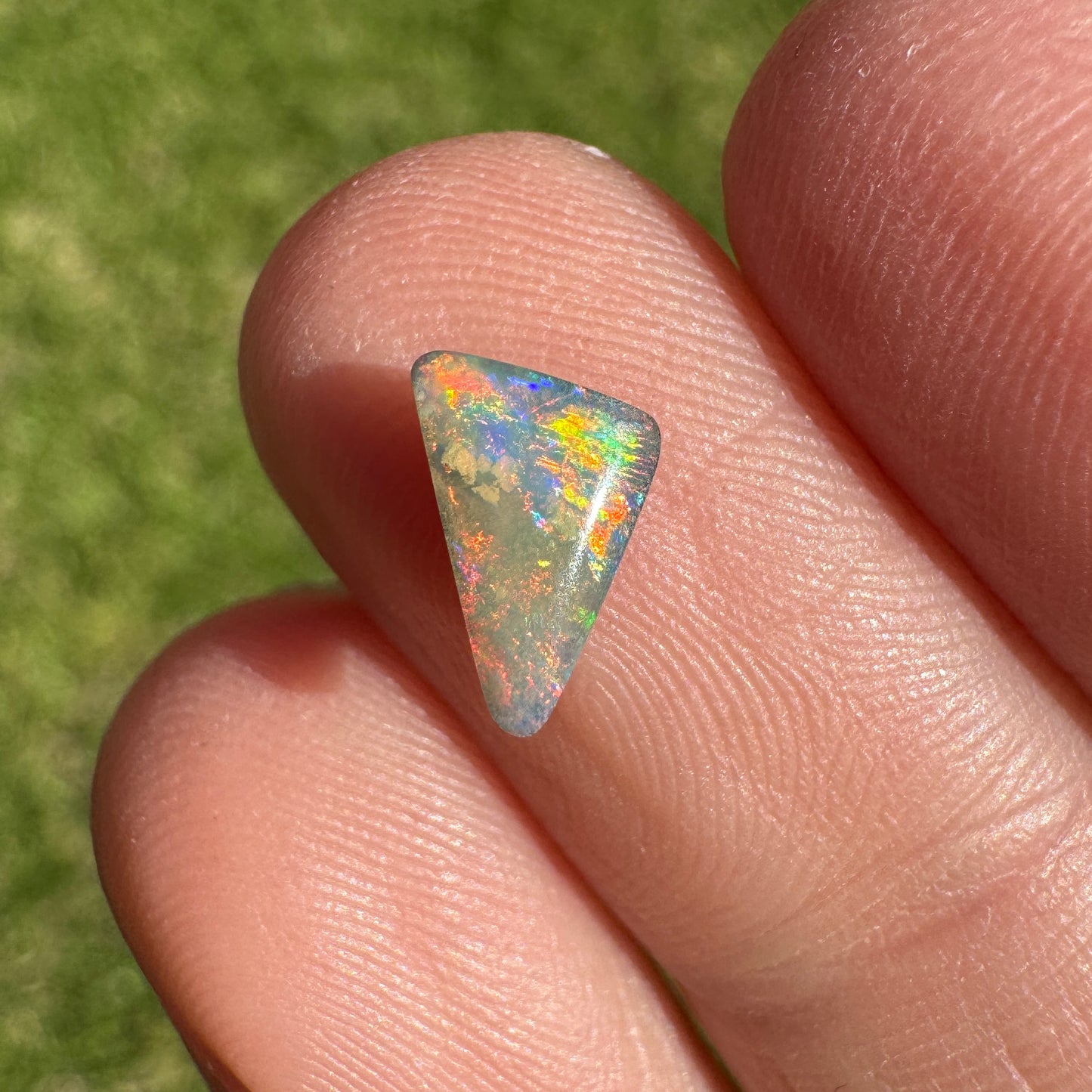 0.78 Ct extra small rainbow boulder opal