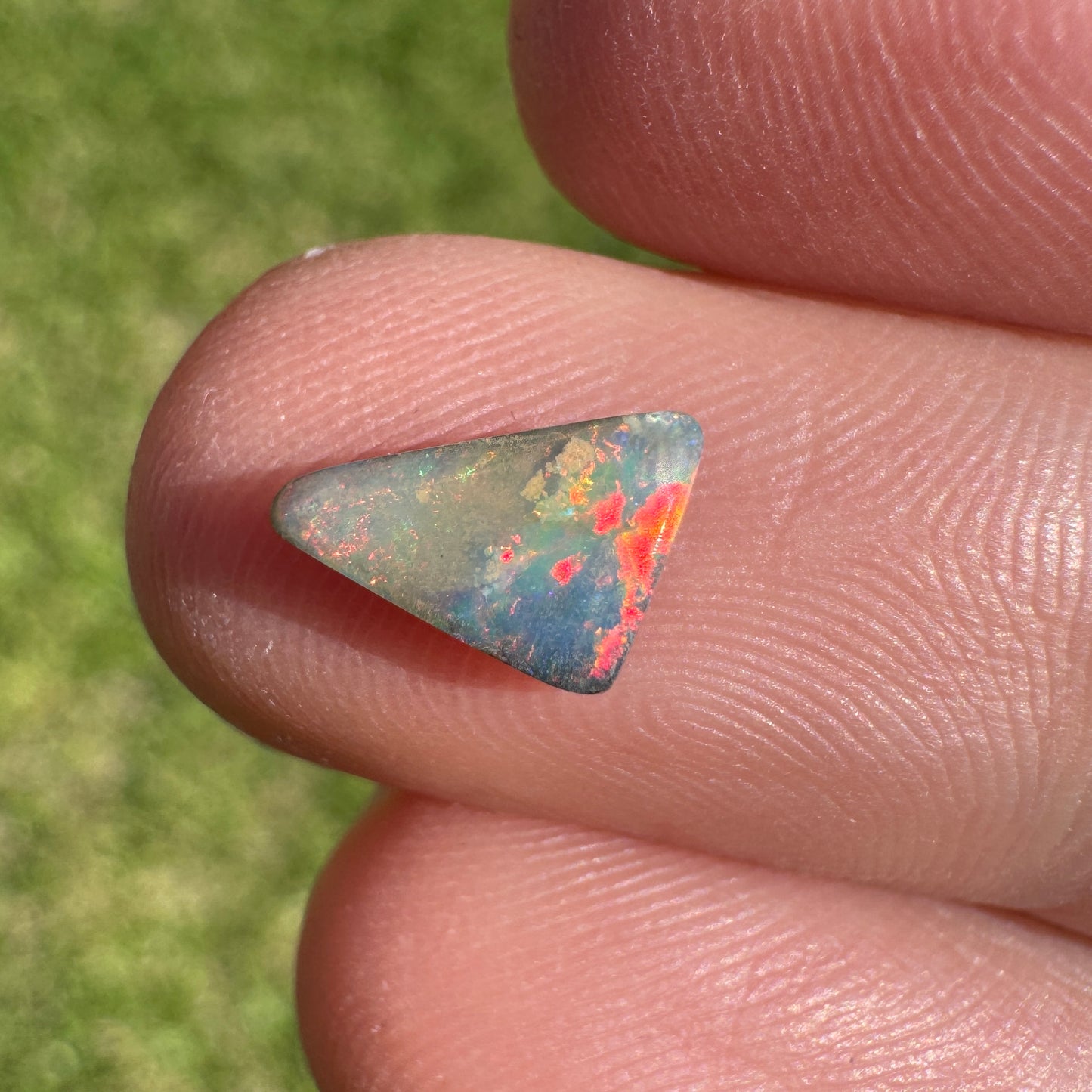 0.78 Ct extra small rainbow boulder opal