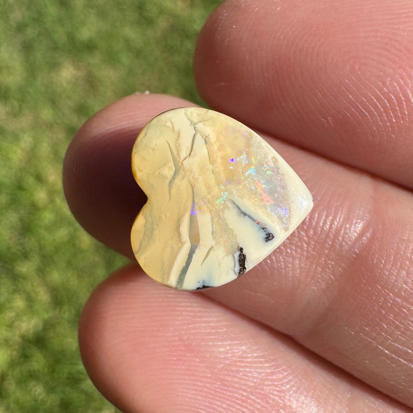 4.52 Ct heart boulder opal