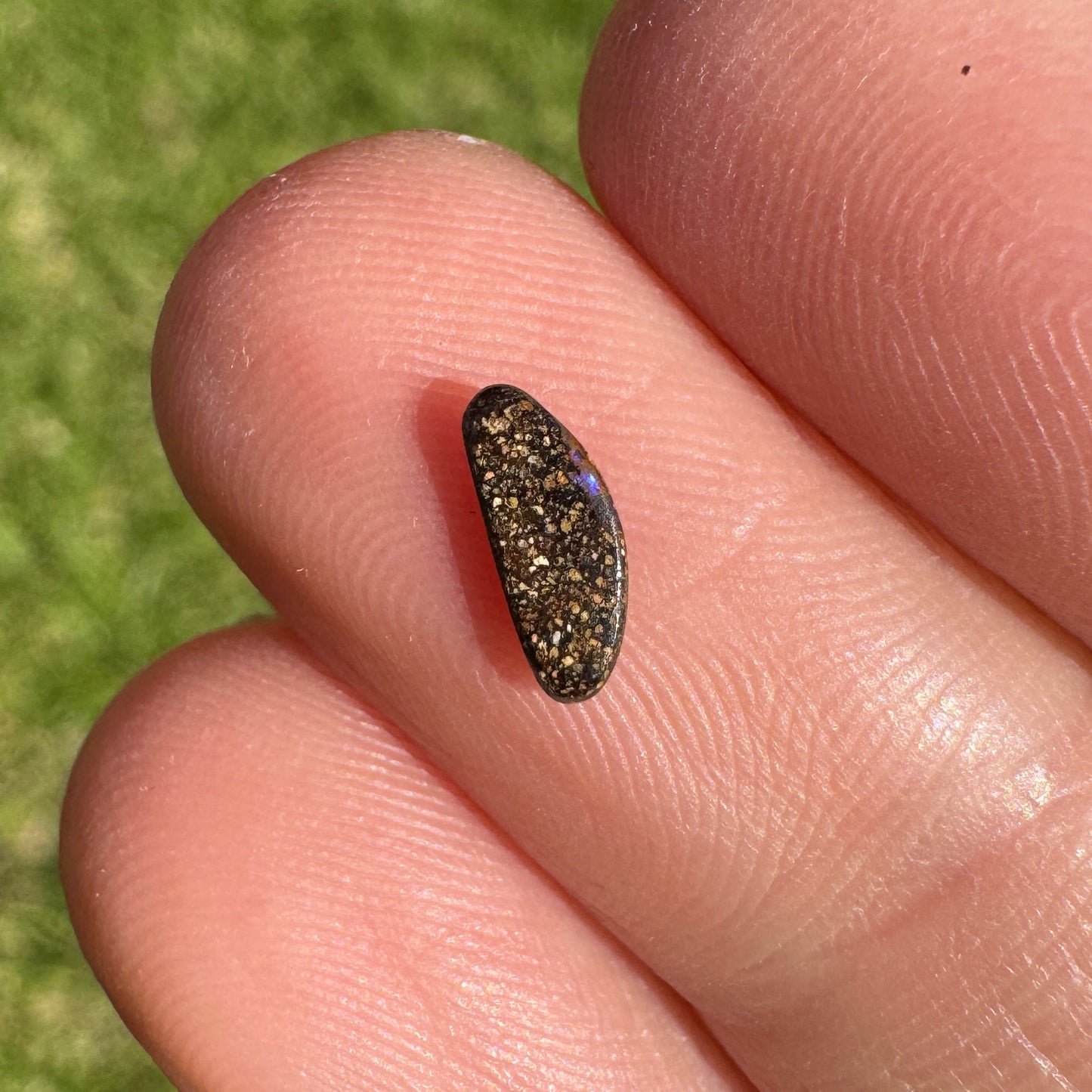 0.31 Ct extra small red boulder opal