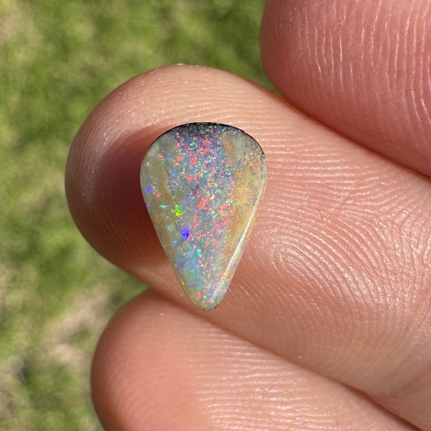 0.89 Ct small boulder opal