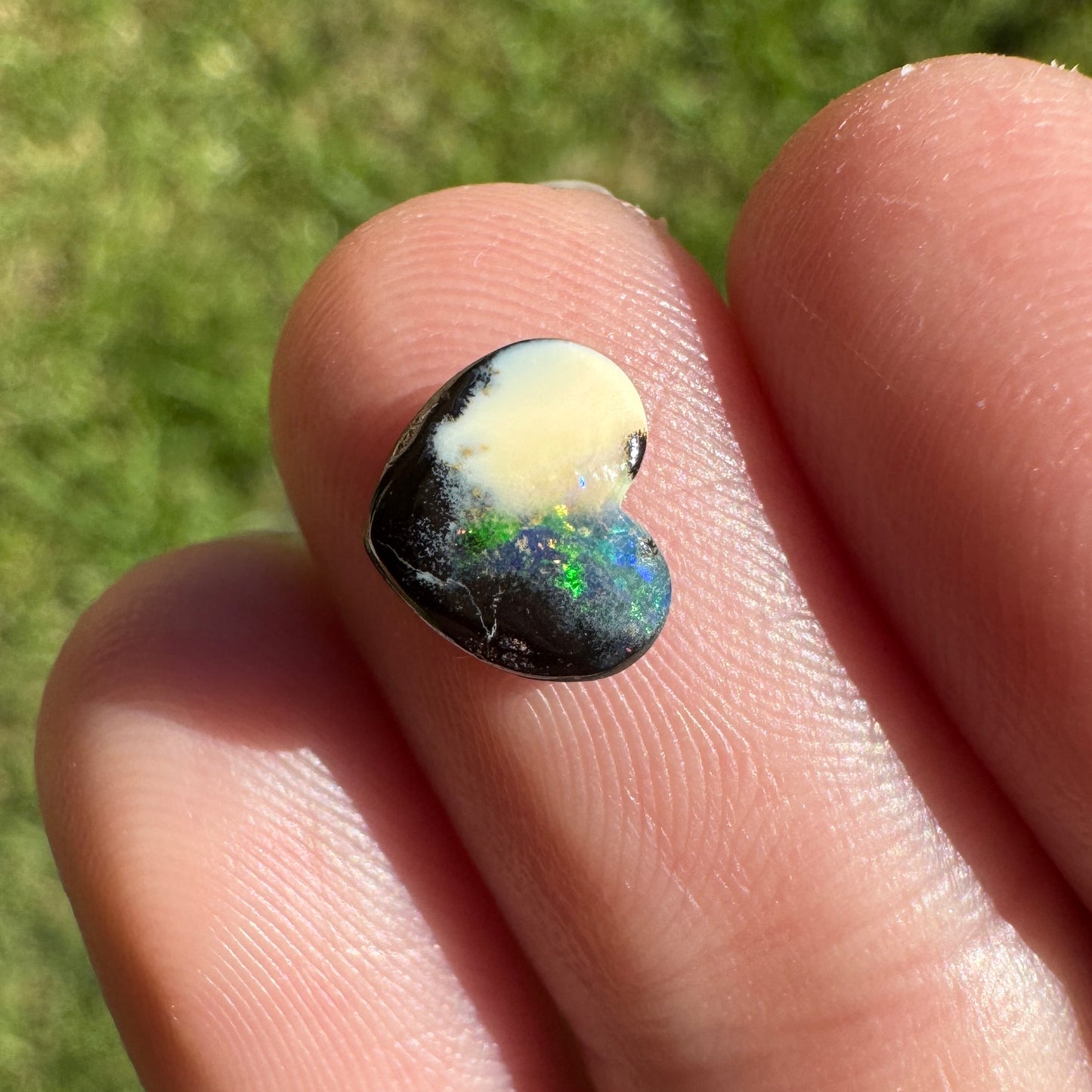 1.45 Ct extra small boulder opal
