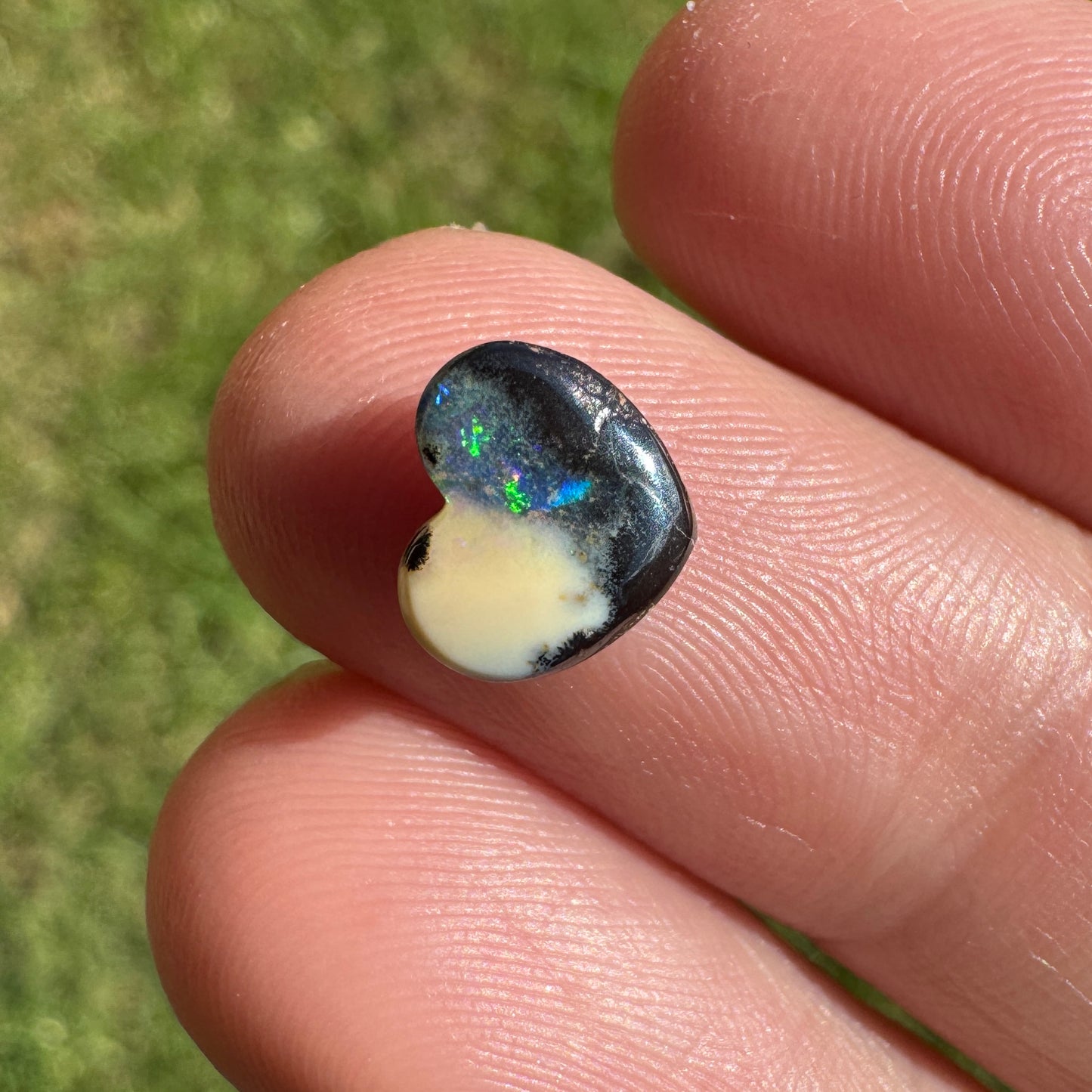1.45 Ct extra small boulder opal