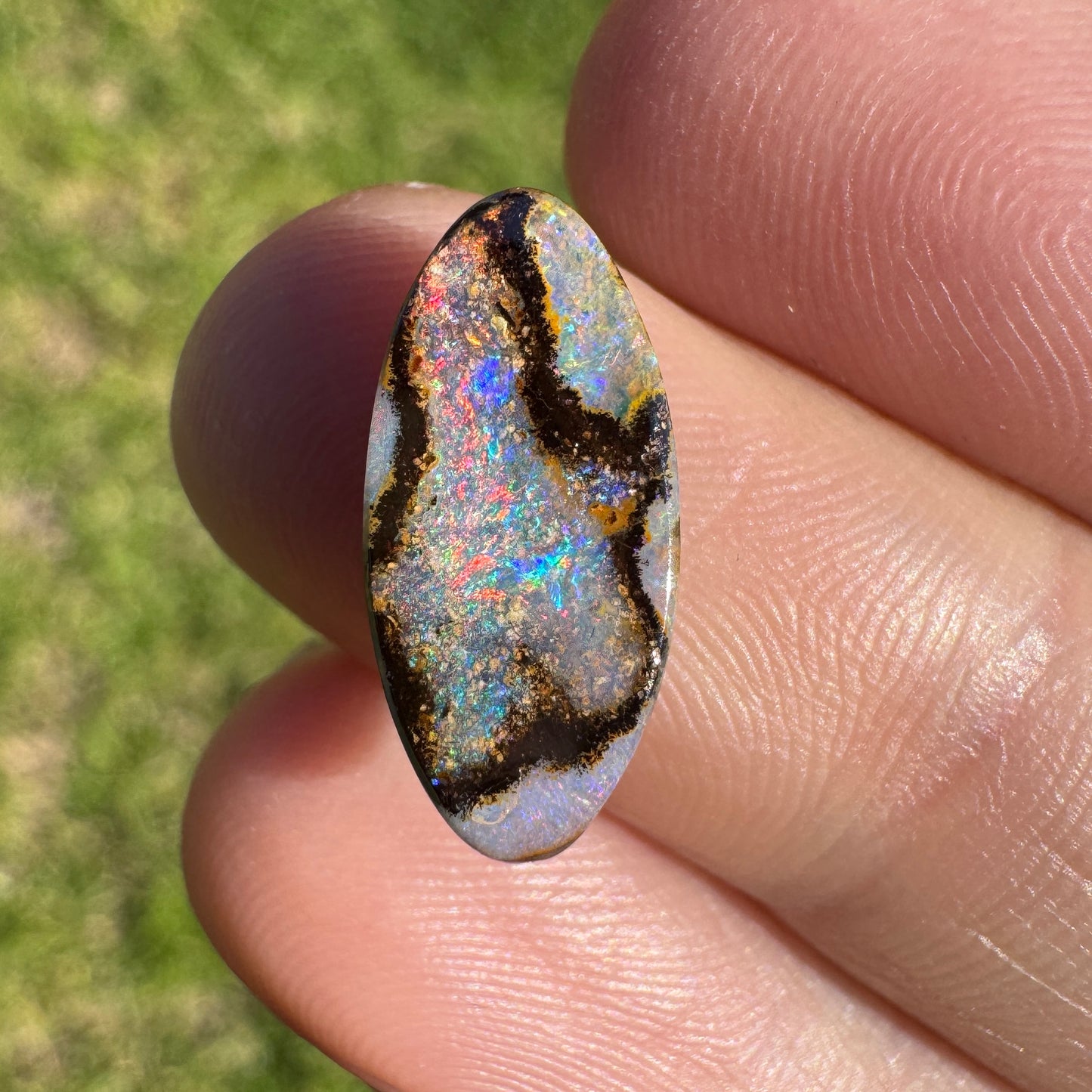 2.89 Ct oval boulder opal