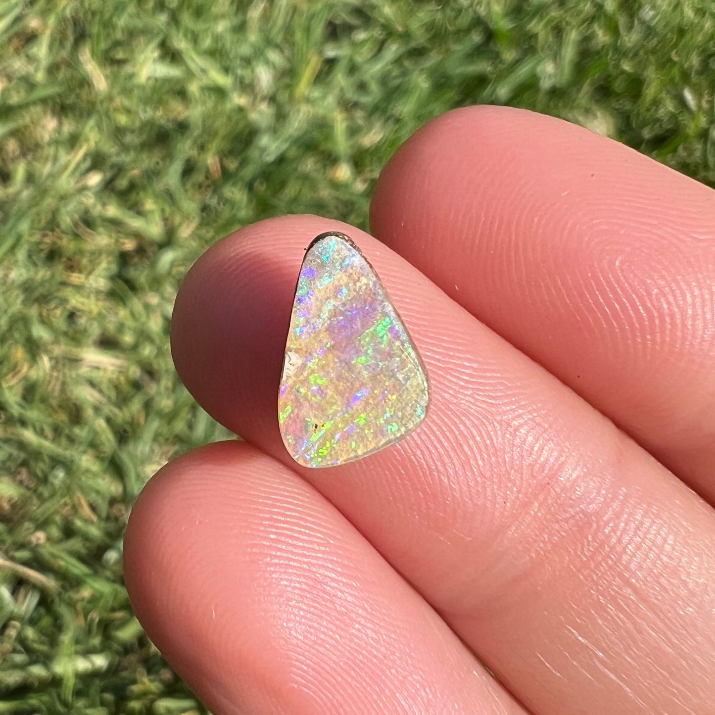 2.35 Ct small boulder opal