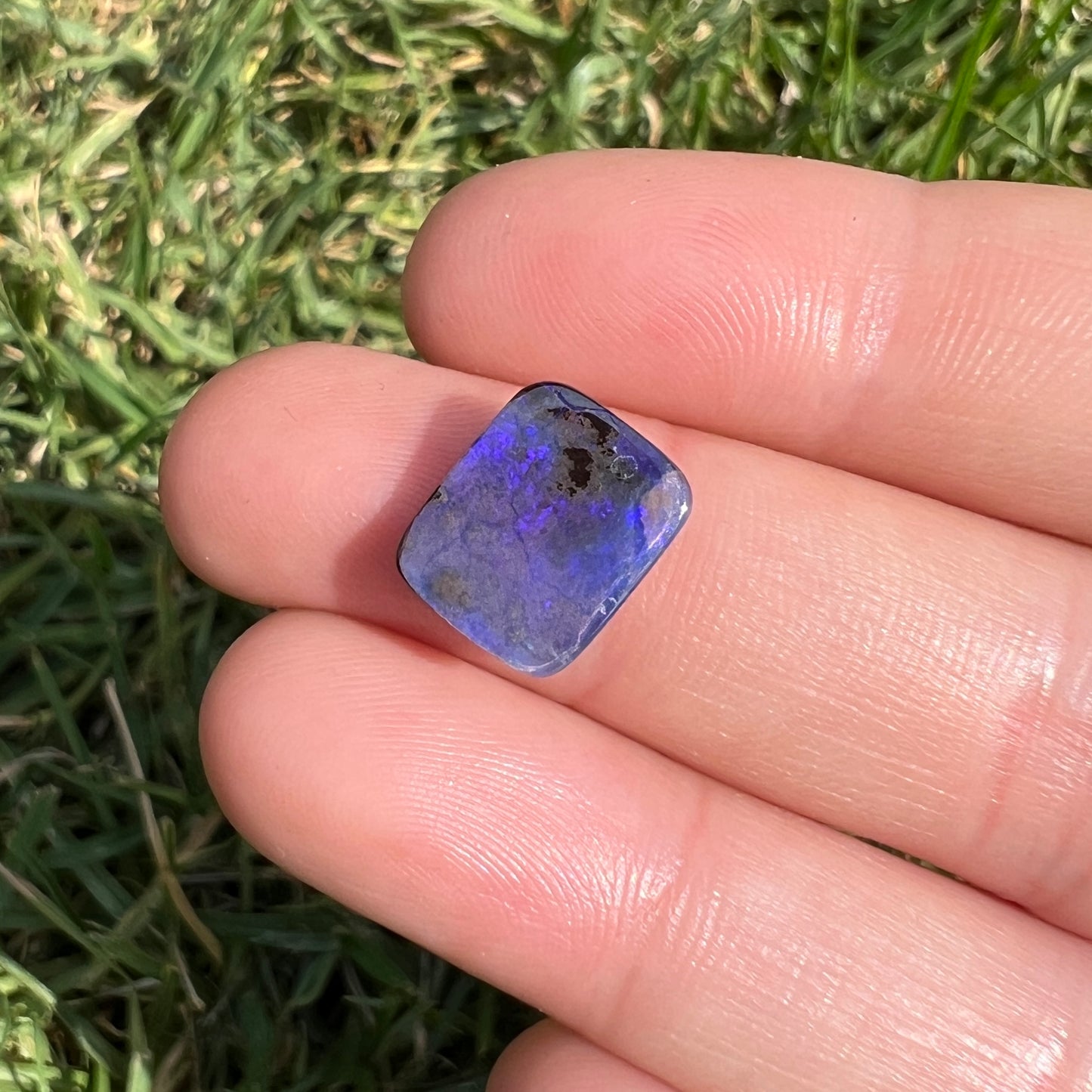 4.43 Ct small boulder opal