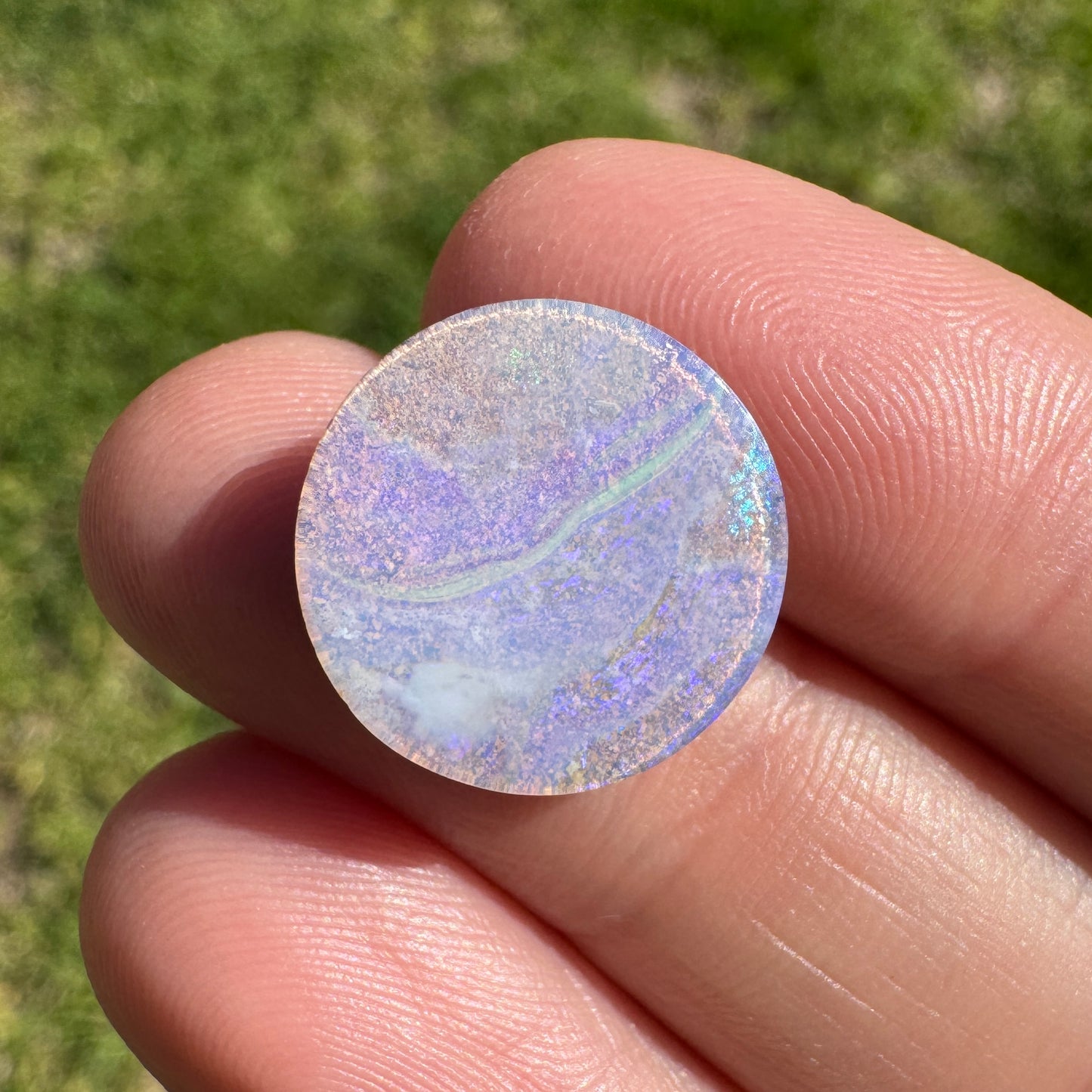 5.61 Ct light purple circle boulder opal