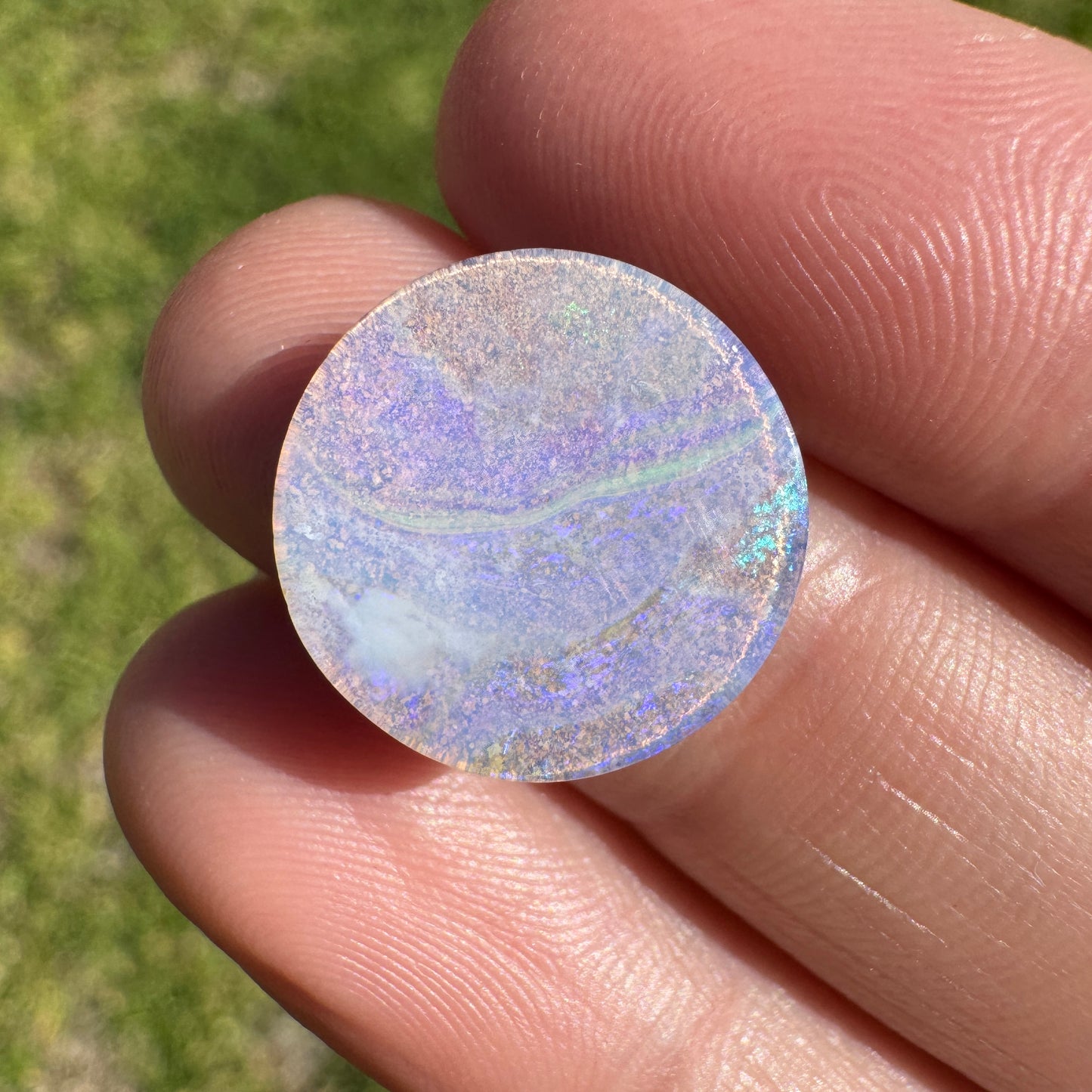 5.61 Ct light purple circle boulder opal