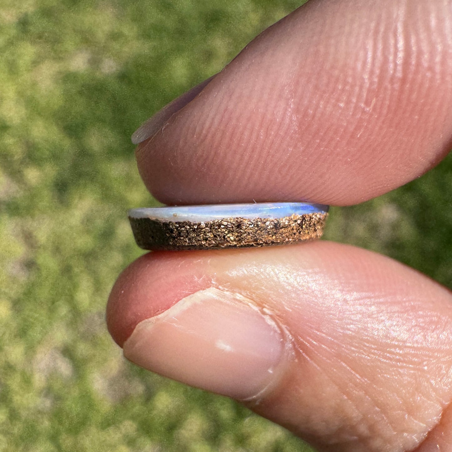 5.61 Ct light purple circle boulder opal