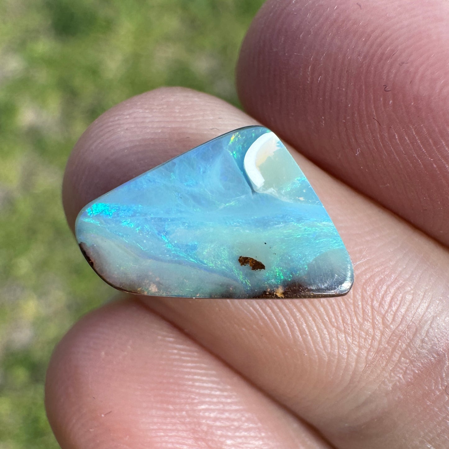 3.17 Ct small boulder opal