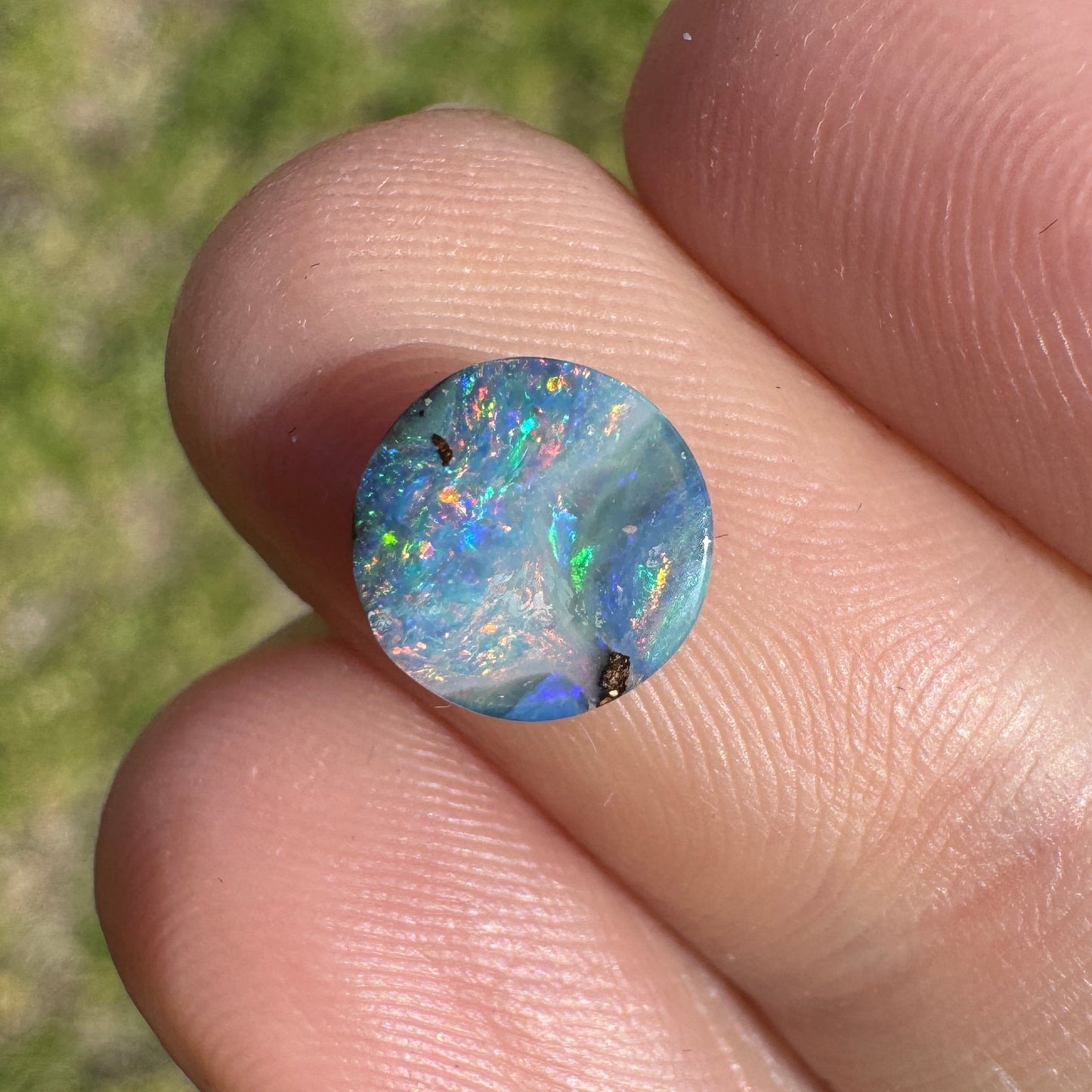 1.41 Ct small circle boulder opal