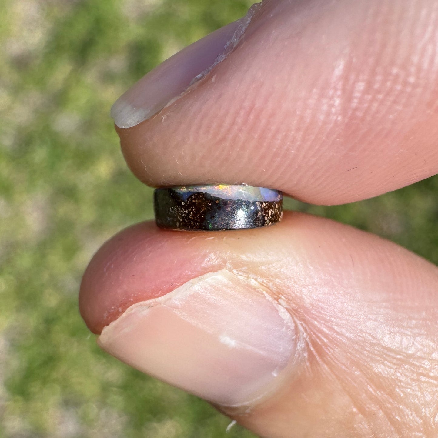 1.41 Ct small circle boulder opal
