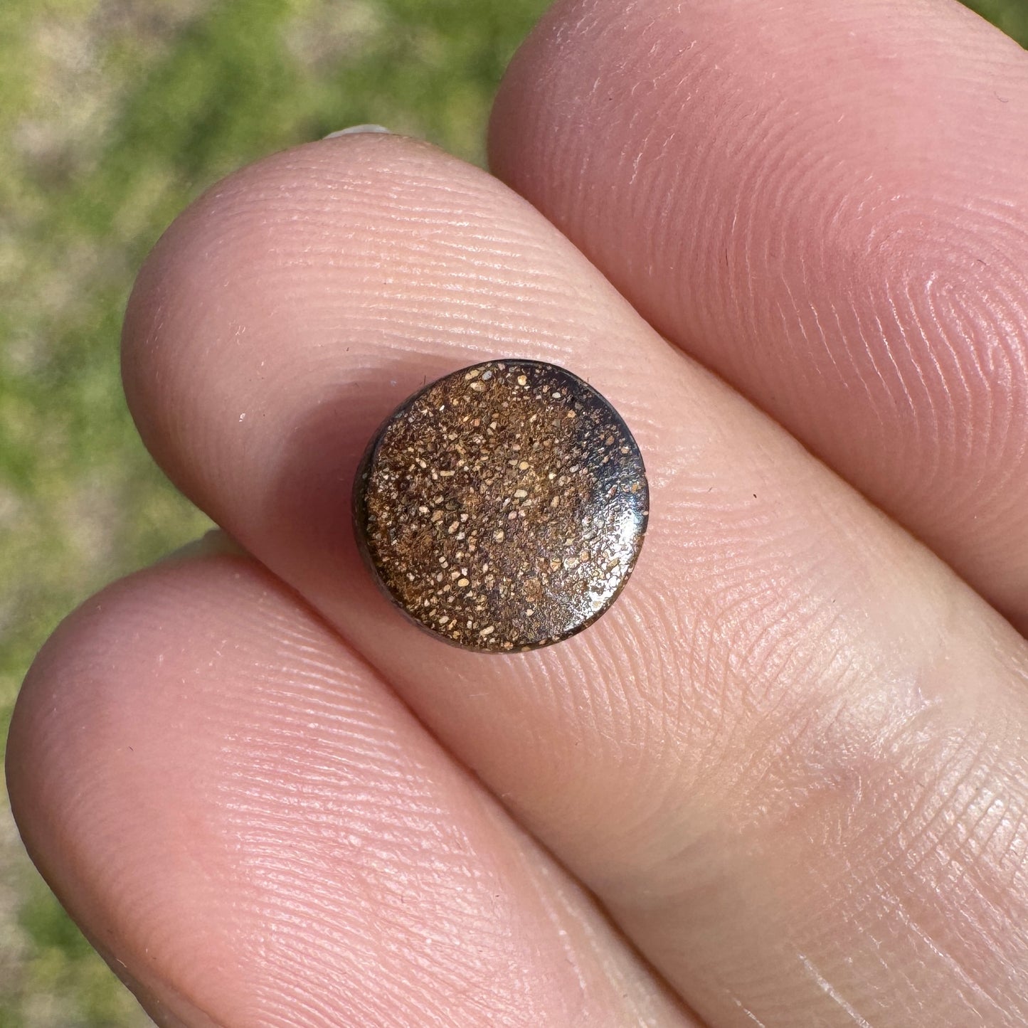 1.41 Ct small circle boulder opal