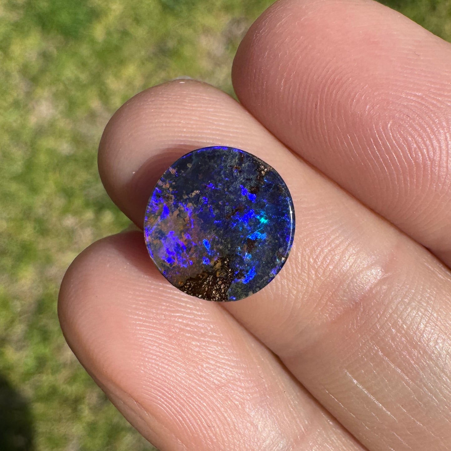 3.03 Ct purple circle bouder opal