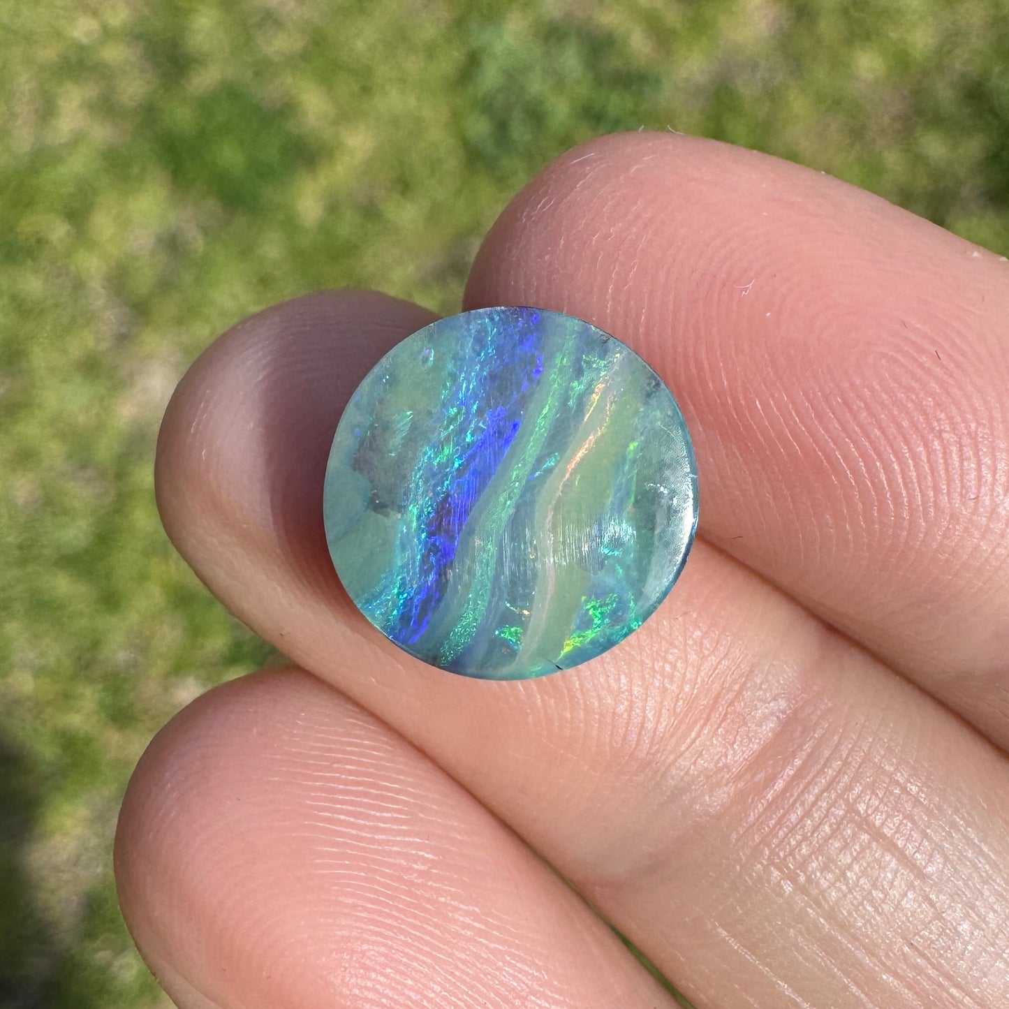 4.56 Ct striped circle boulder opal