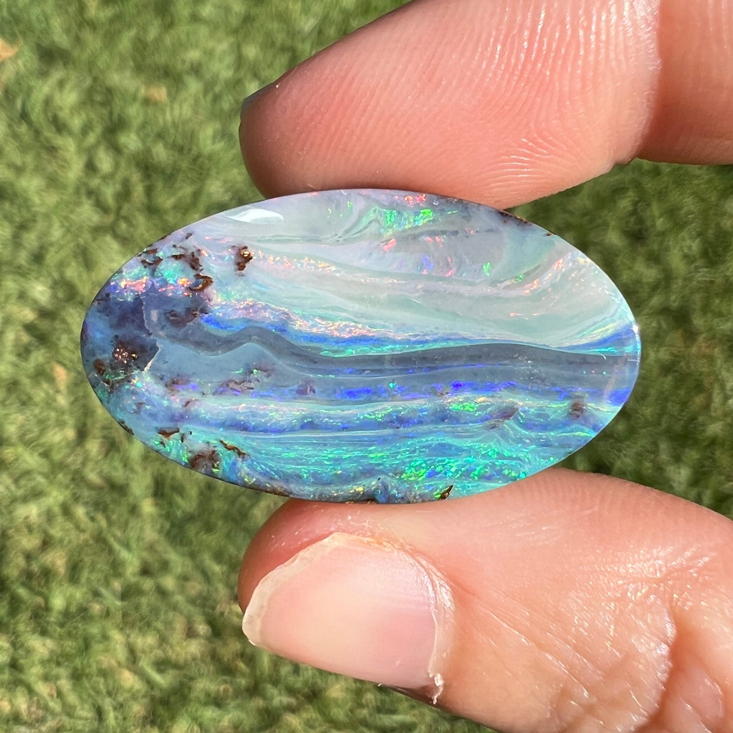 29.28 Ct extra large stripy oval boulder opal