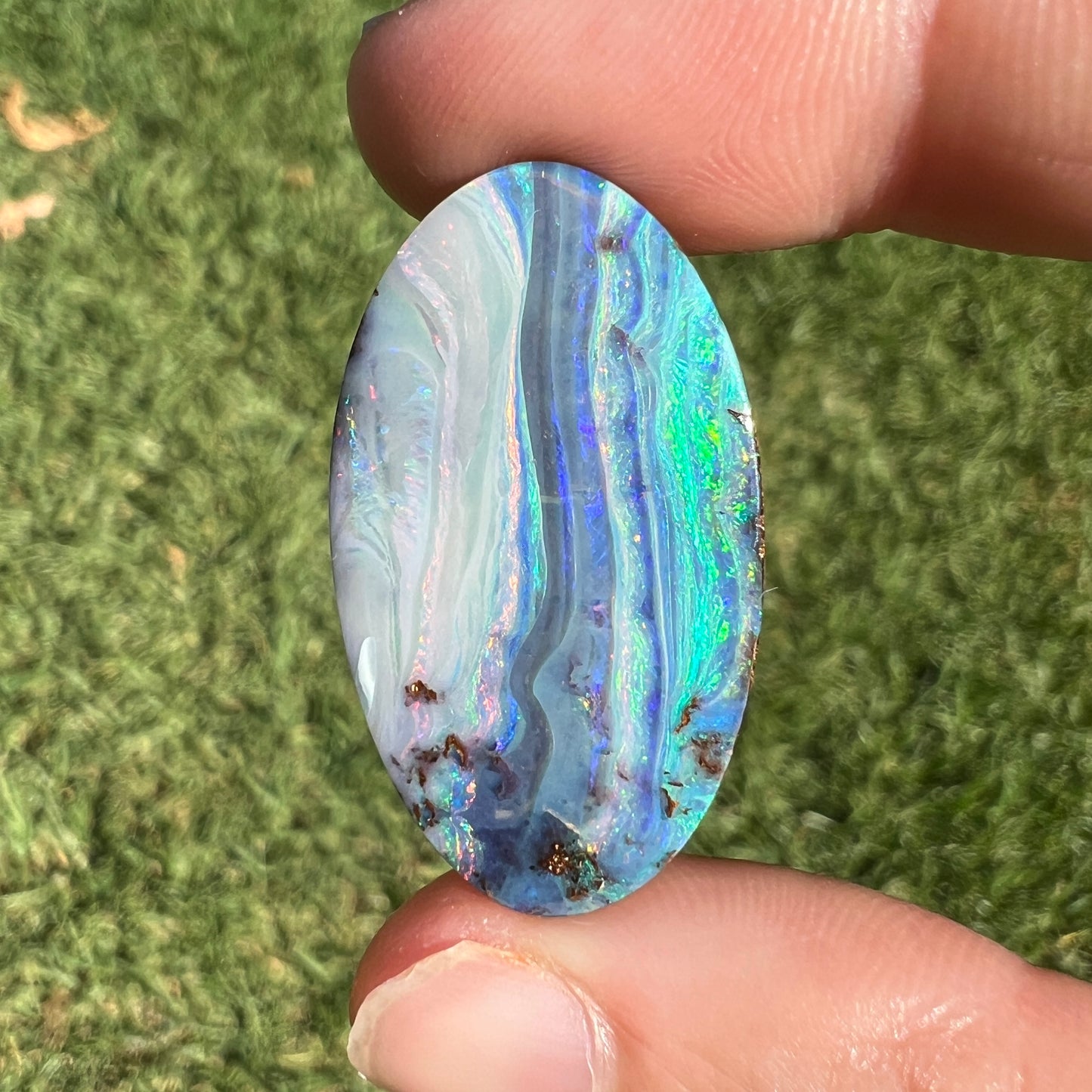 29.28 Ct extra large stripy oval boulder opal