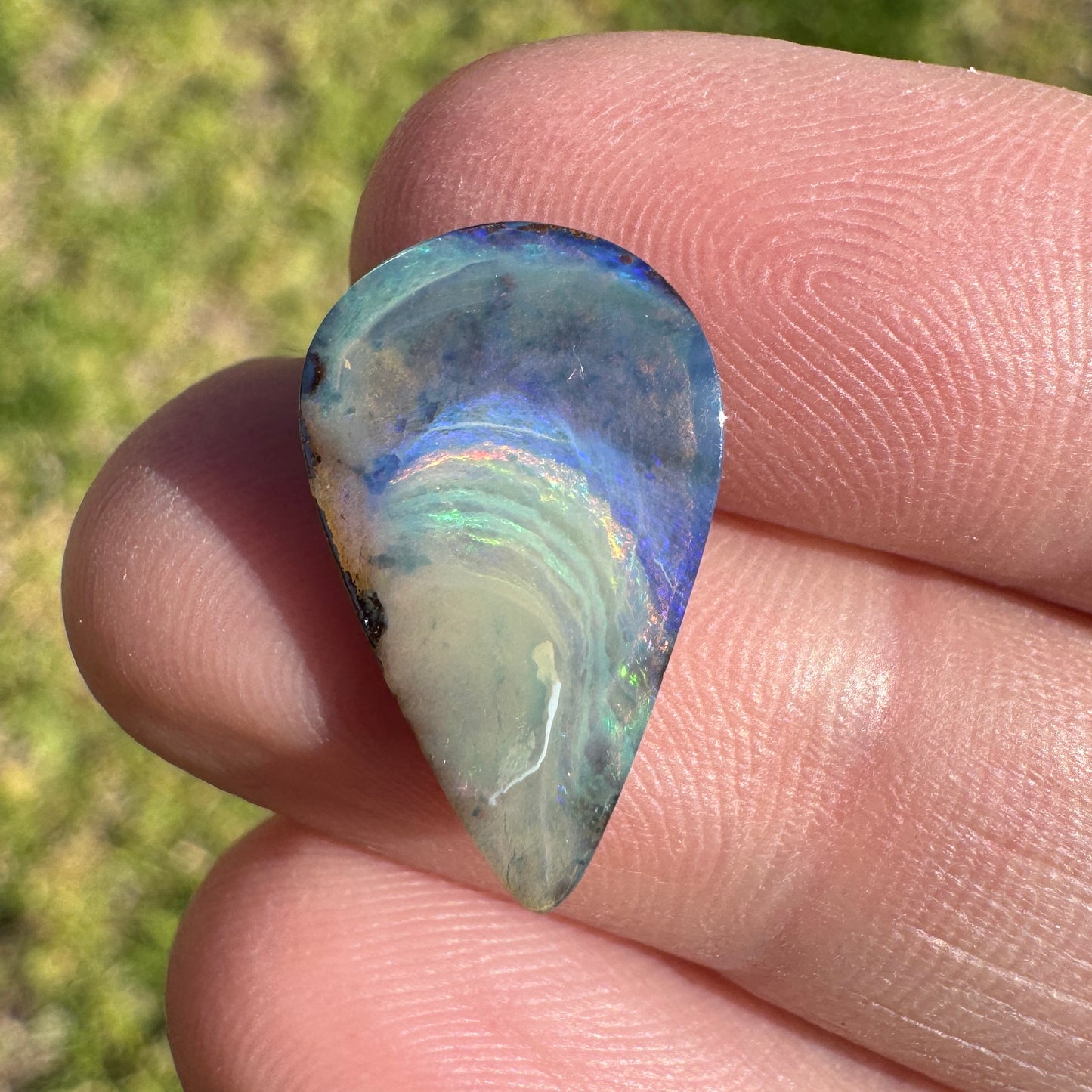 4.44 Ct teardrop boulder opal