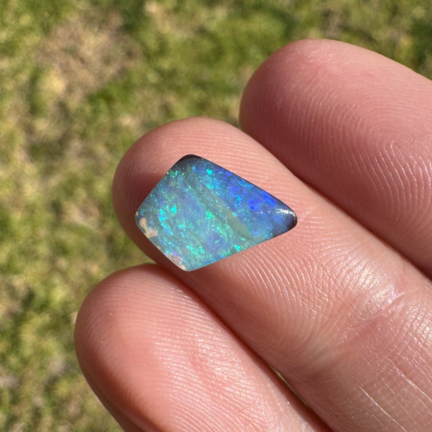 2.44 Ct small boulder opal