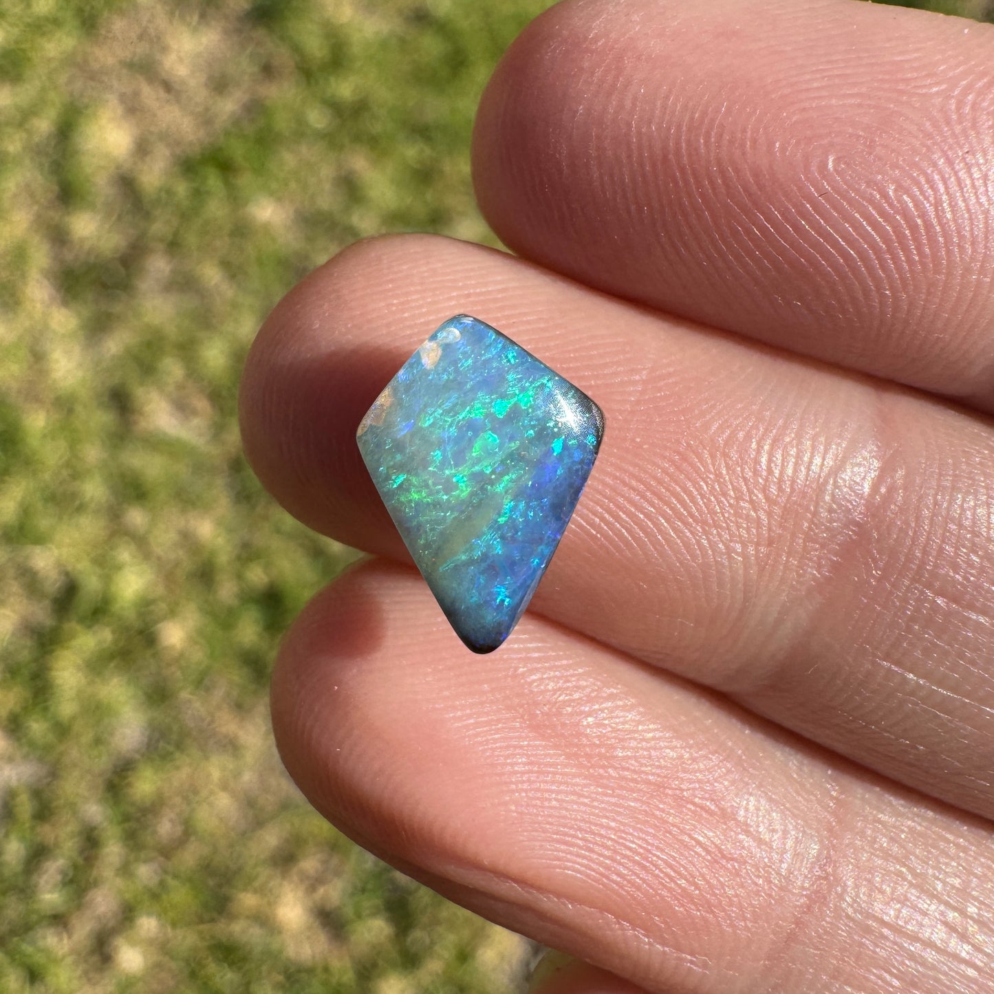 2.44 Ct small boulder opal