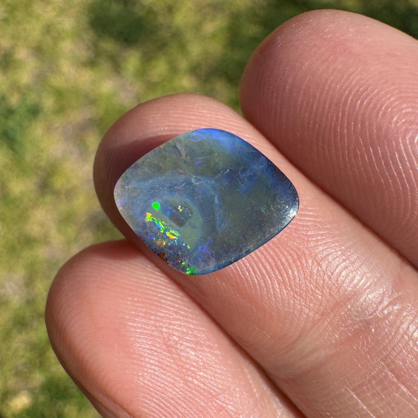 2.76 Ct small boulder opal