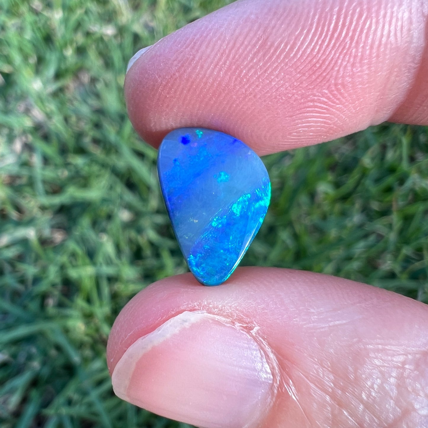 3.87 Ct green-blue boulder opal