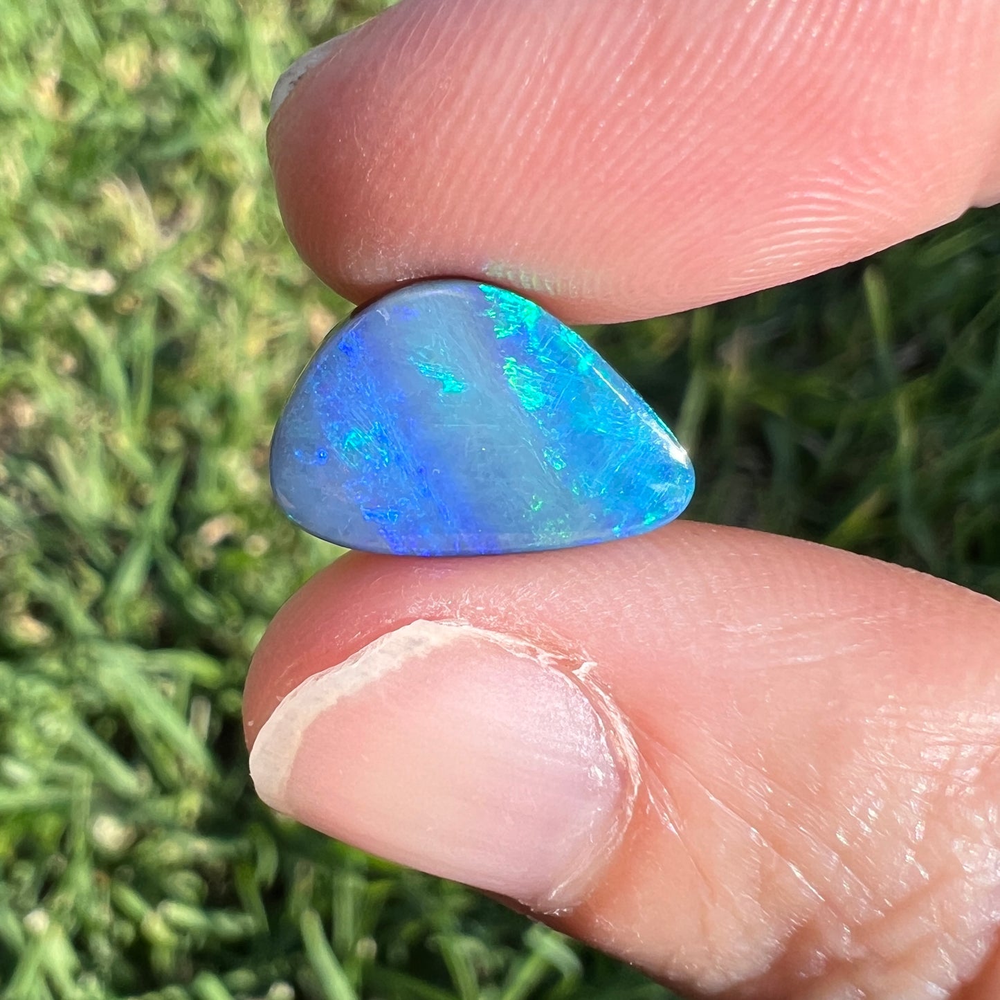 3.87 Ct green-blue boulder opal