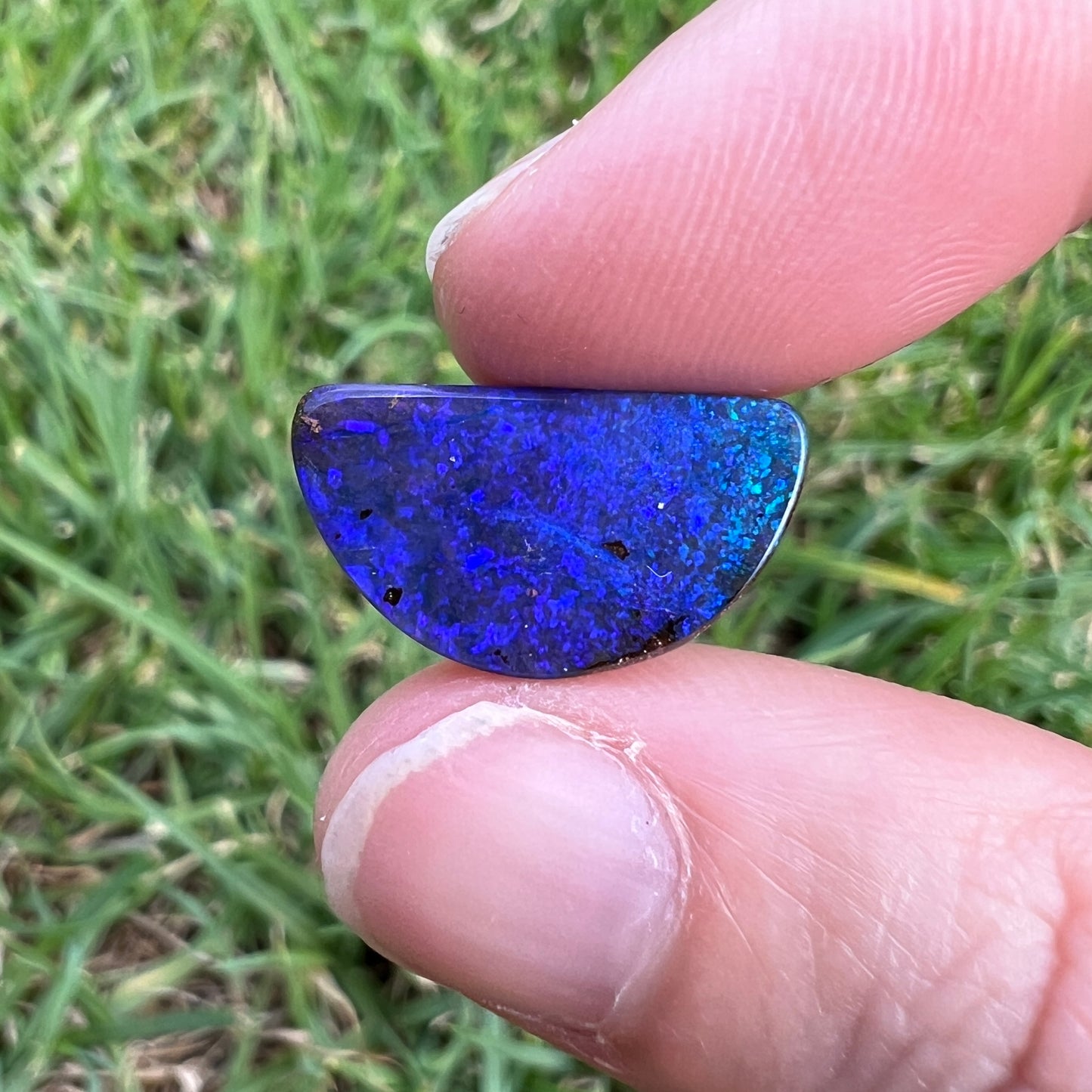 5.55 Ct purple boulder opal