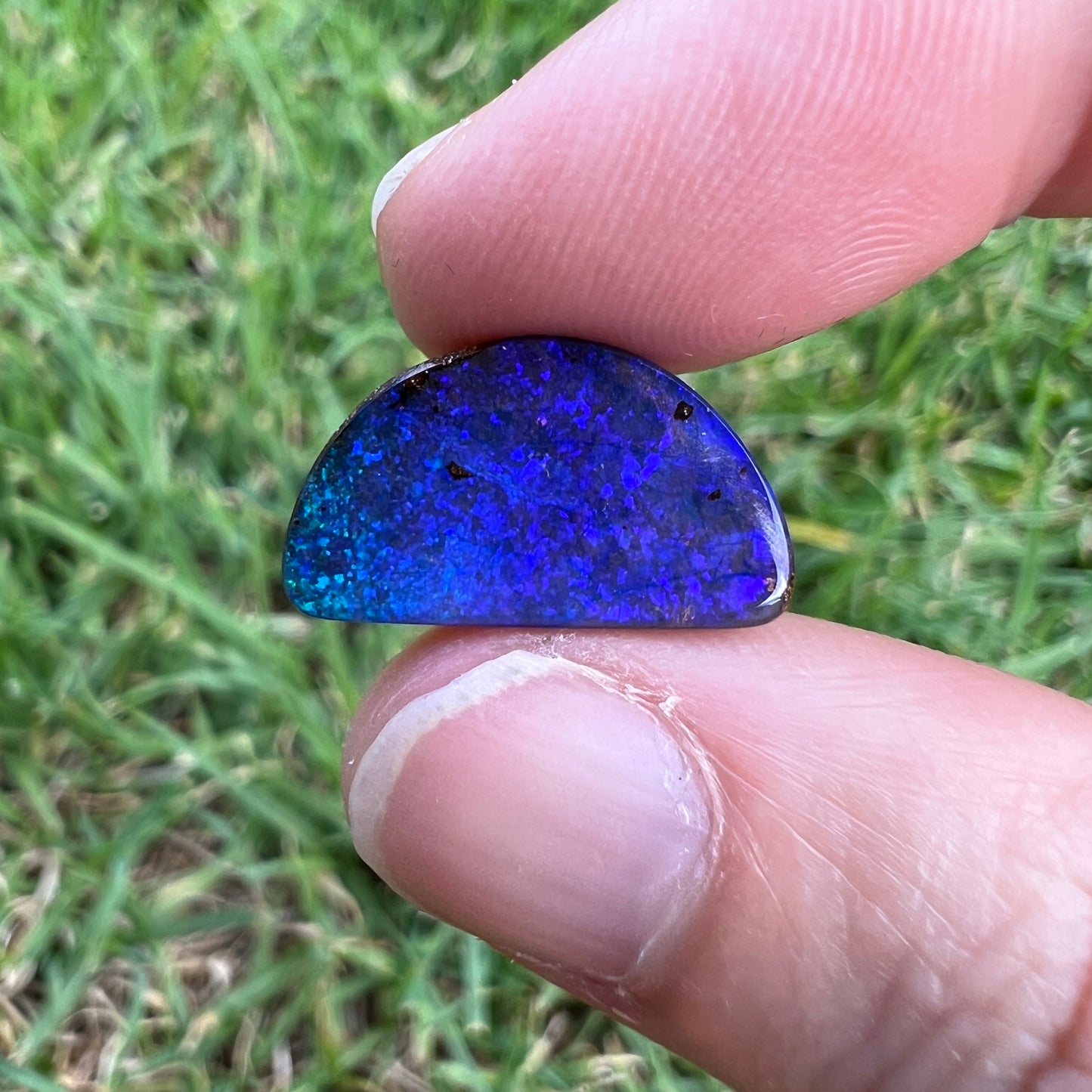 5.55 Ct purple boulder opal