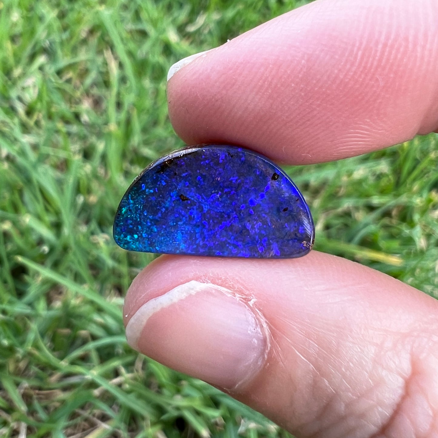 5.55 Ct purple boulder opal