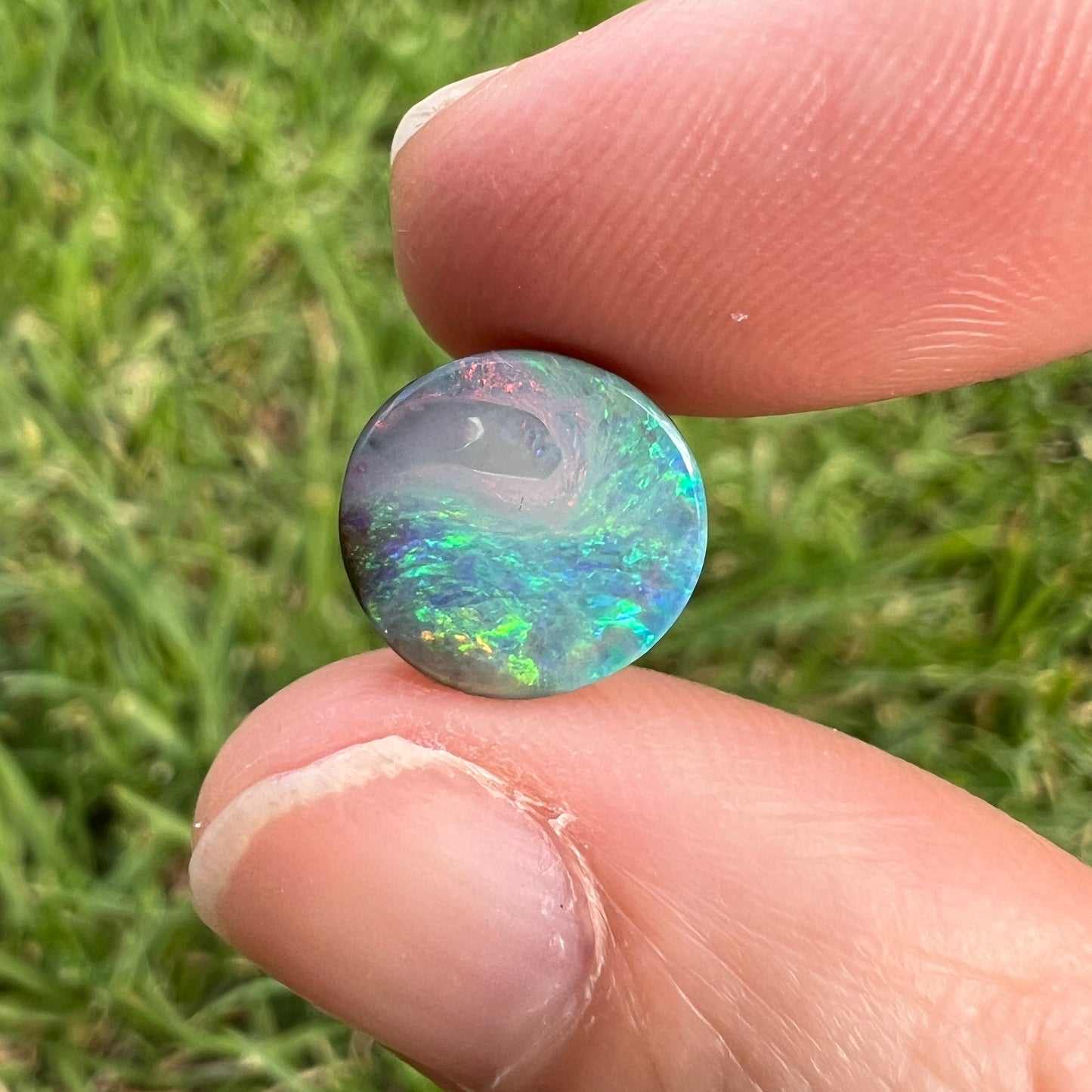 2.84 Ct small circle boulder opal