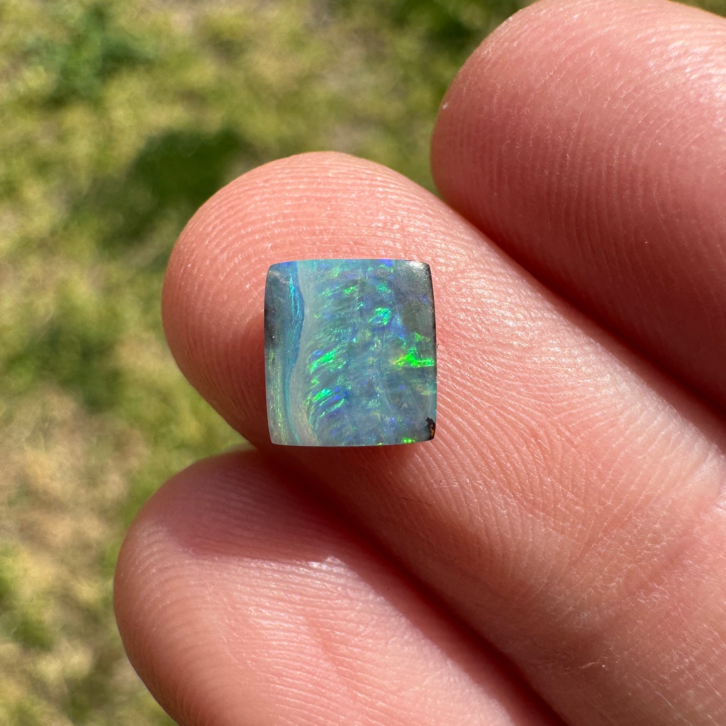 0.89 Ct small boulder opal