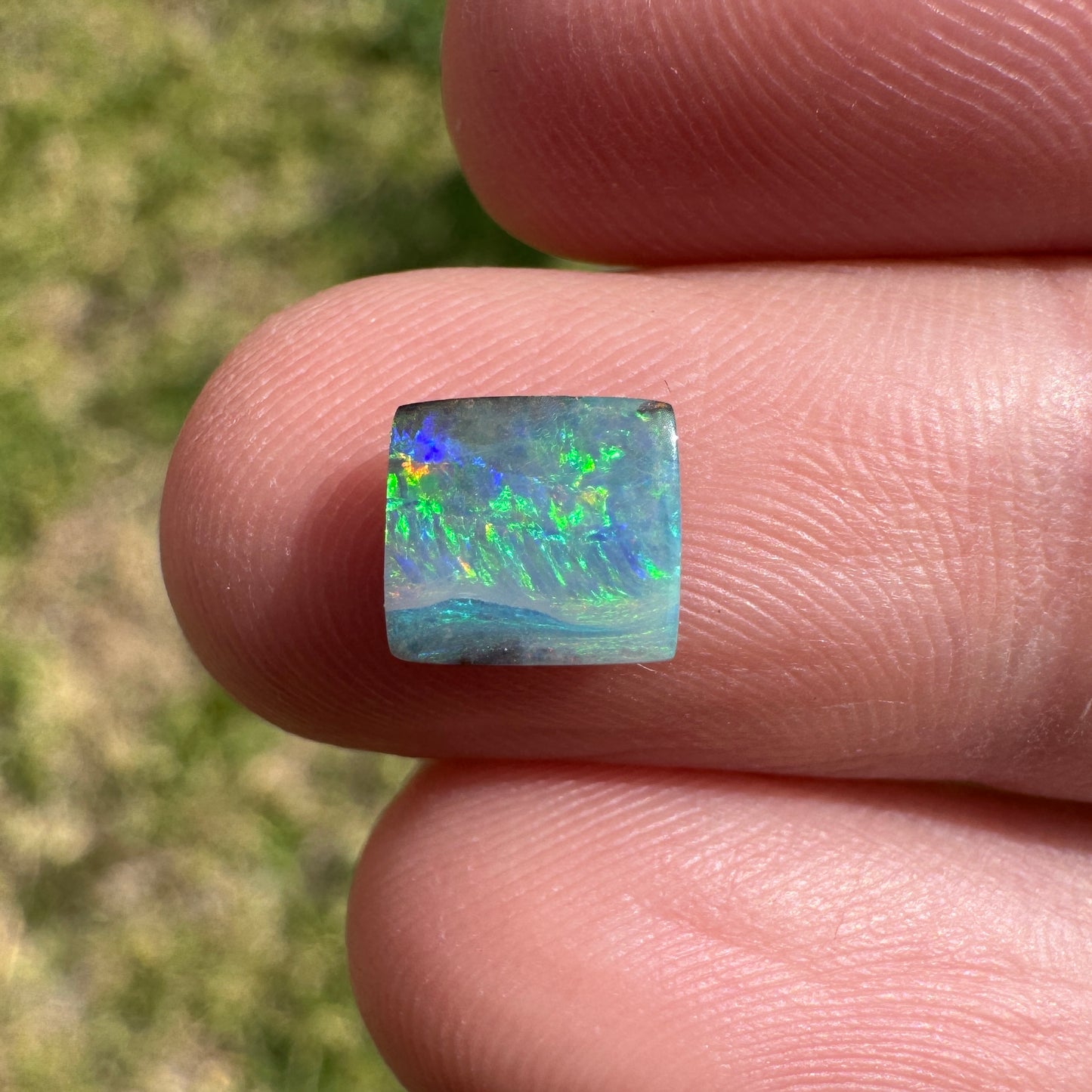 0.89 Ct small boulder opal