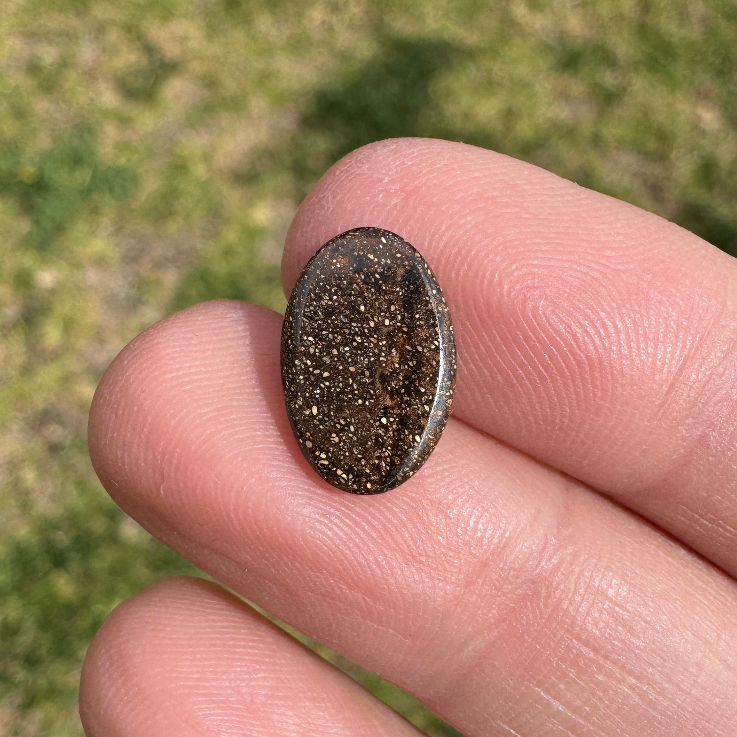 2.73 Ct oval boulder opal