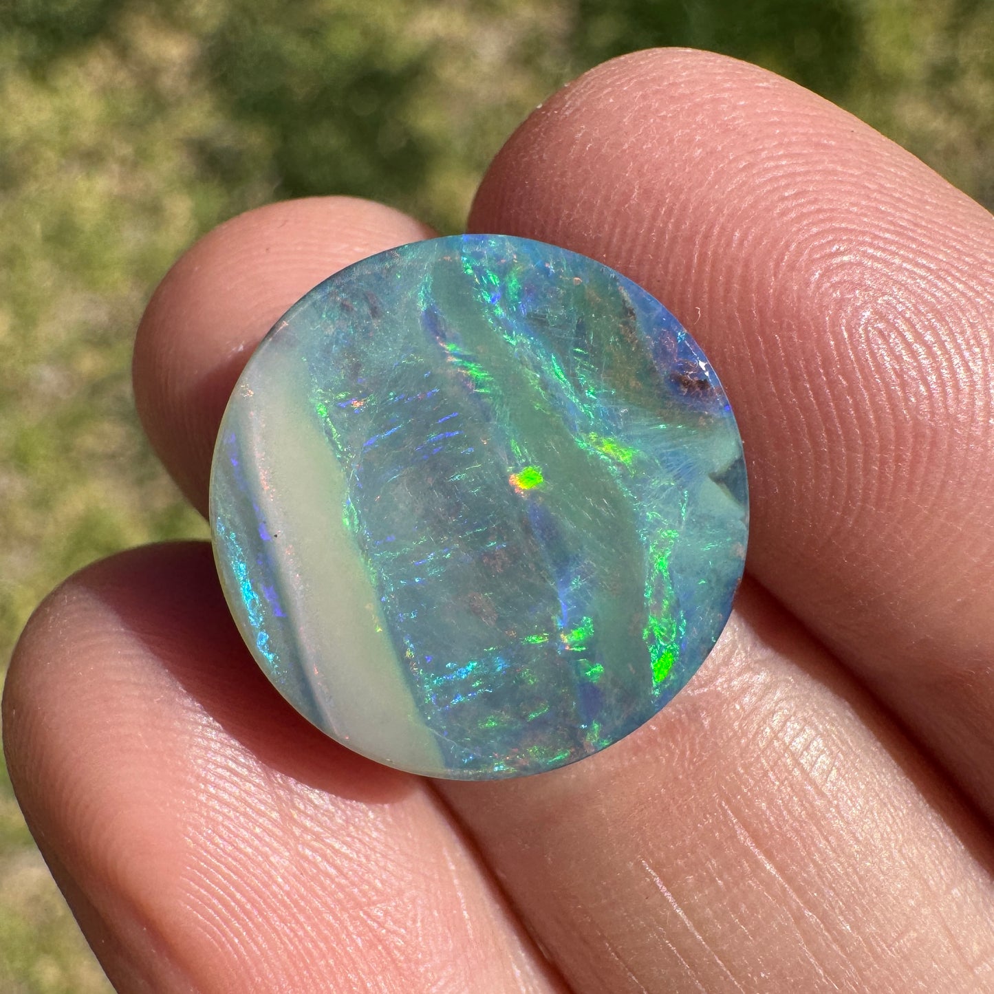 8.56 Ct green circle boulder opal