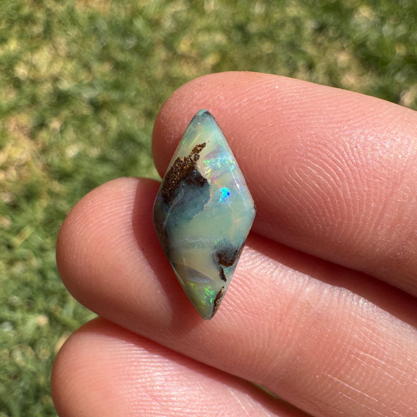 2.76 Ct small boulder opal