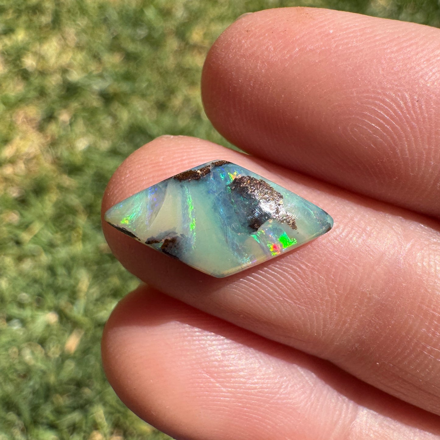 2.76 Ct small boulder opal