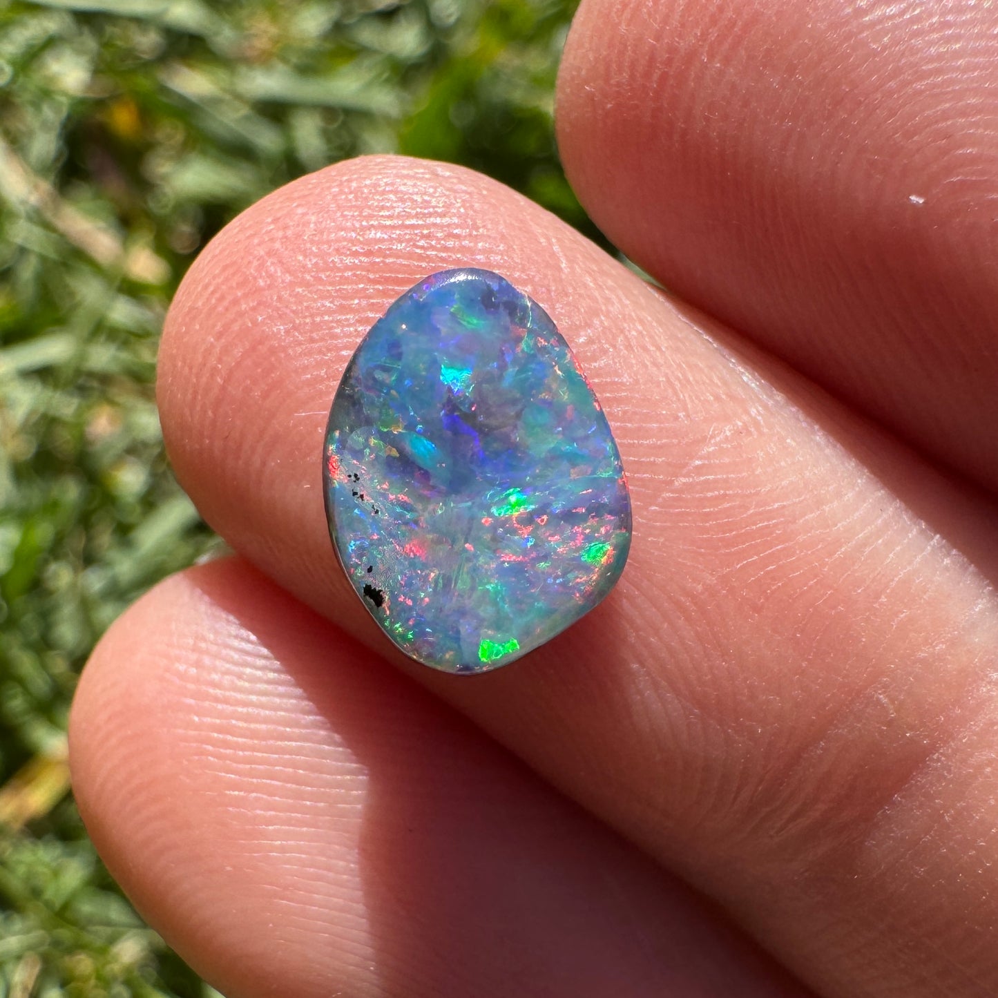 1.56 Ct rainbow gem boulder opal